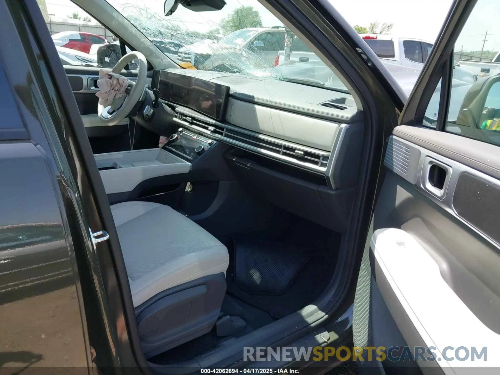 5 Photograph of a damaged car 5NMP24GL1SH091752 HYUNDAI SANTA FE 2025
