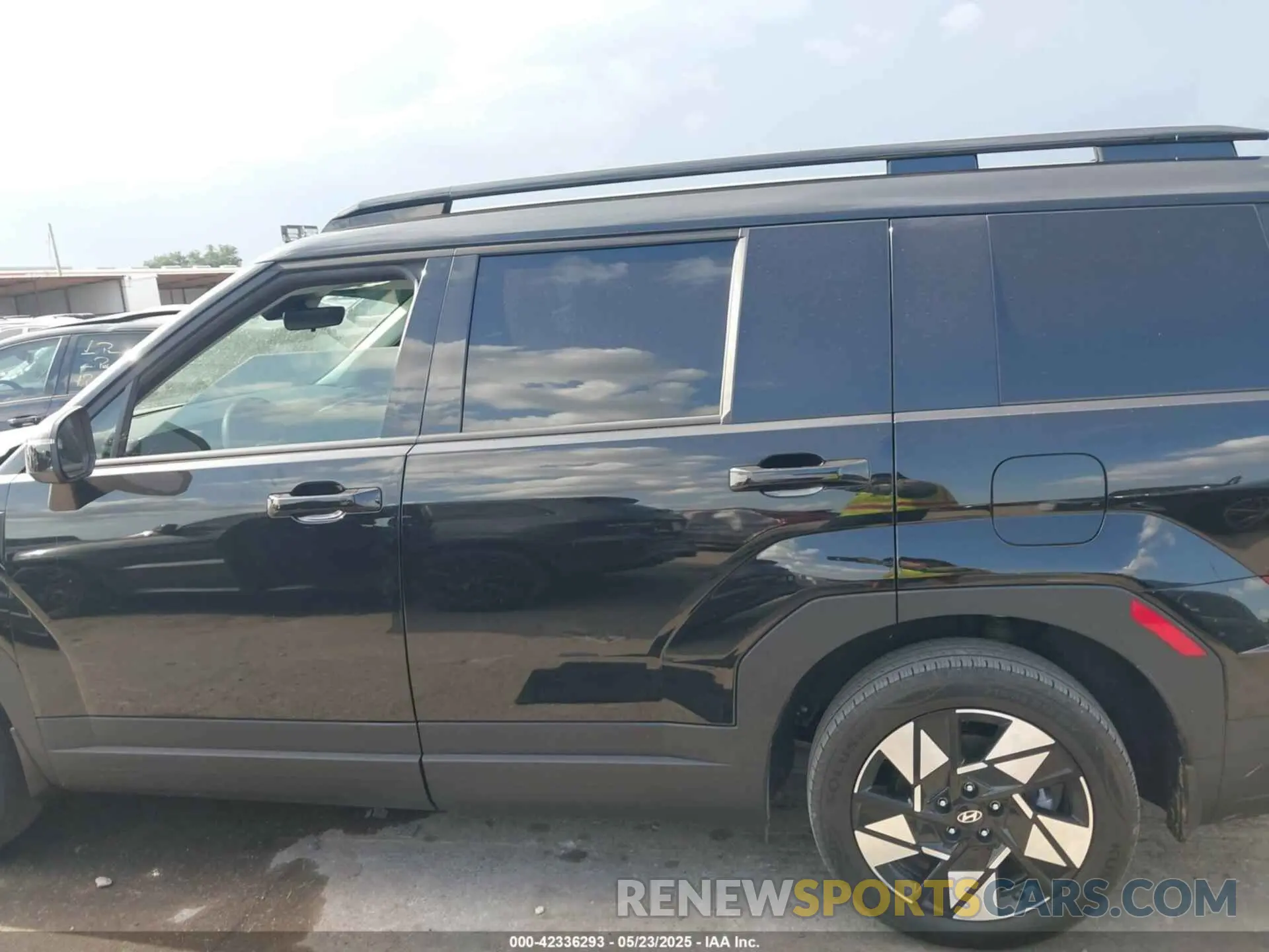 14 Photograph of a damaged car 5NMP24GL2SH134799 HYUNDAI SANTA FE 2025