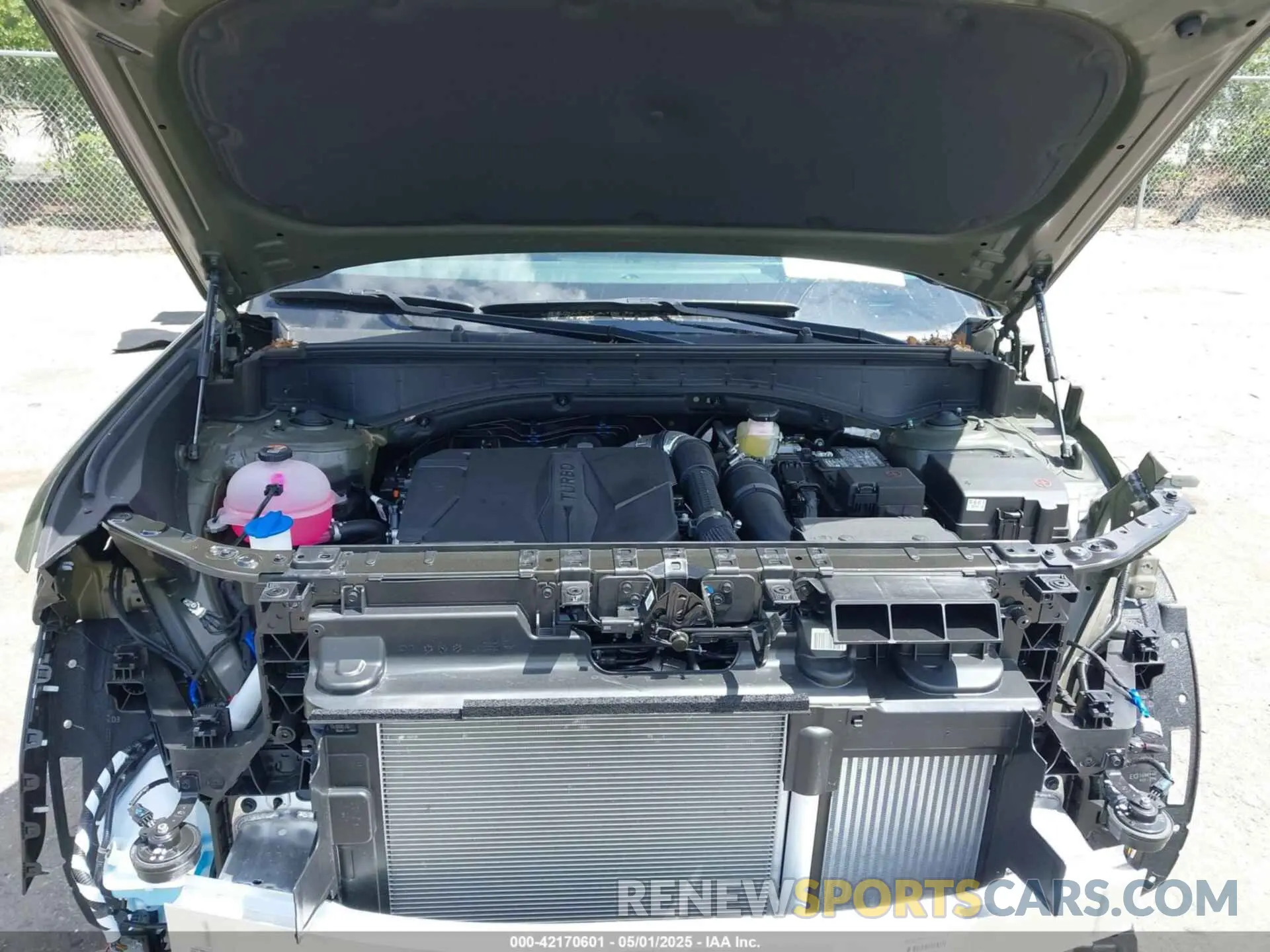 10 Photograph of a damaged car 5NMP24GL6SH108447 HYUNDAI SANTA FE 2025
