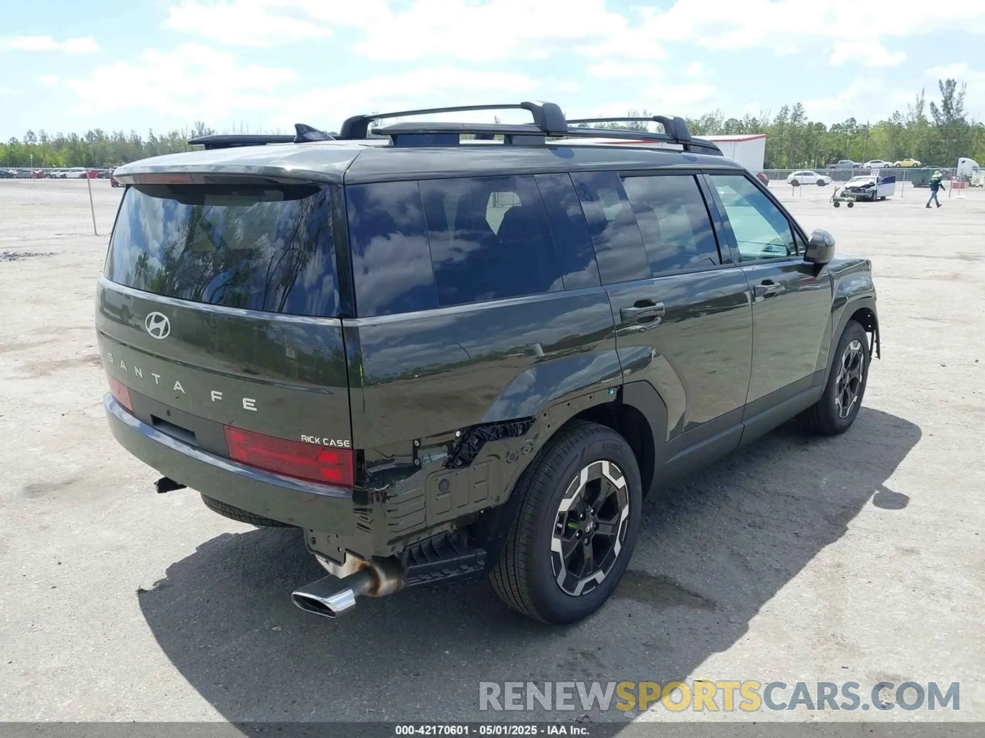 4 Photograph of a damaged car 5NMP24GL6SH108447 HYUNDAI SANTA FE 2025