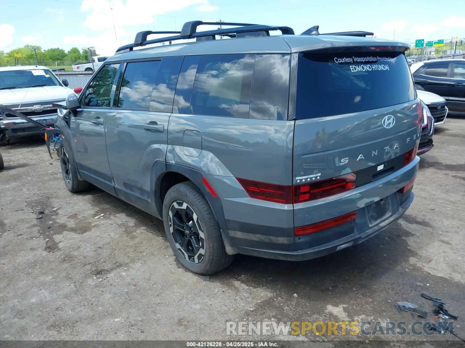 3 Photograph of a damaged car 5NMP24GL7SH104567 HYUNDAI SANTA FE 2025