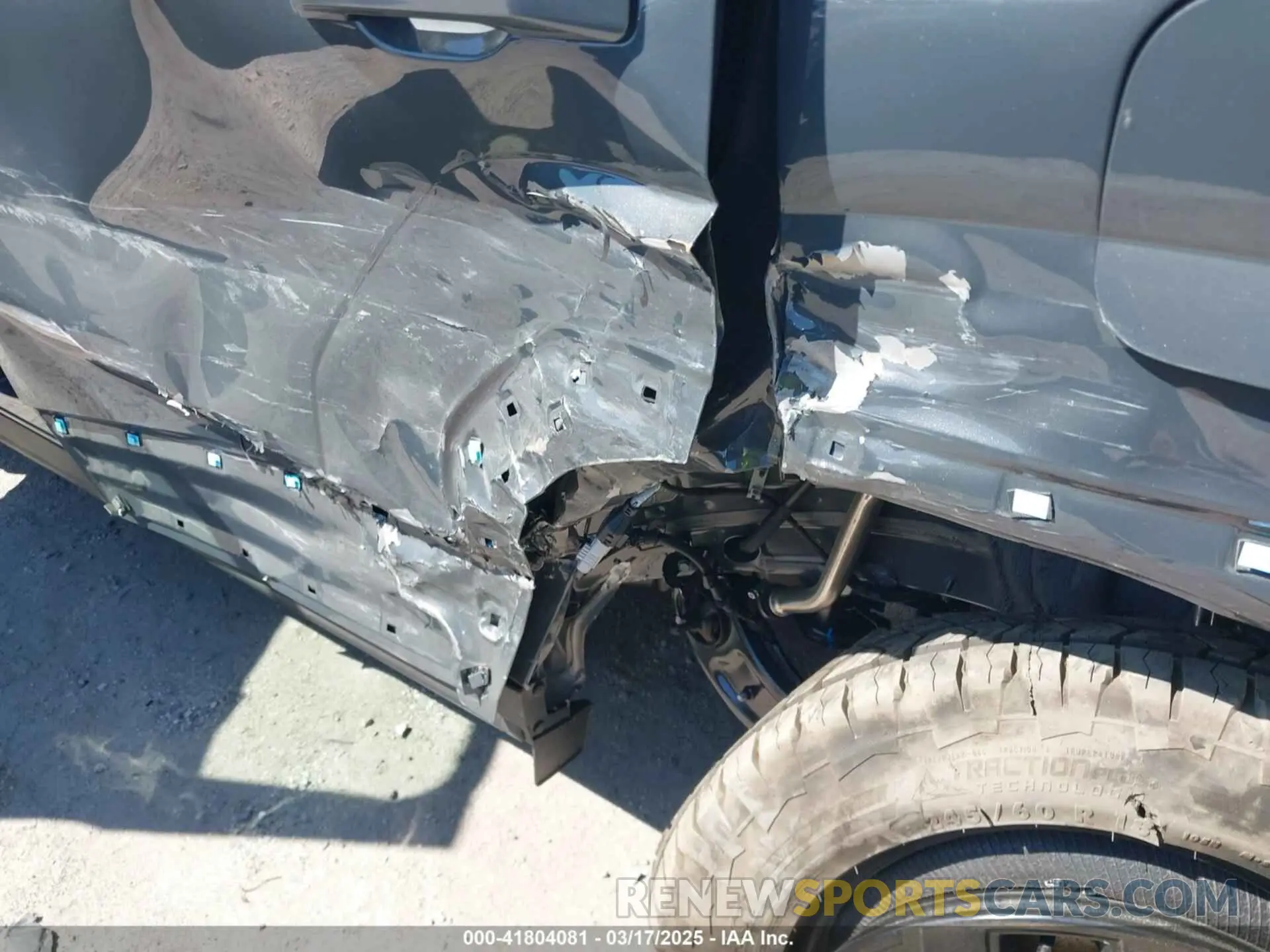 18 Photograph of a damaged car 5NMP3DGLXSH118704 HYUNDAI SANTA FE 2025
