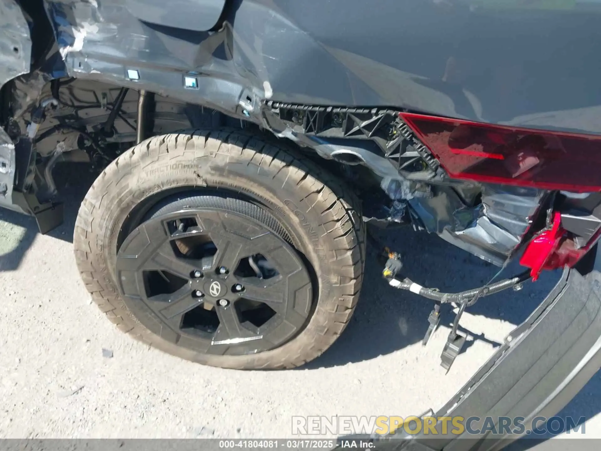 19 Photograph of a damaged car 5NMP3DGLXSH118704 HYUNDAI SANTA FE 2025