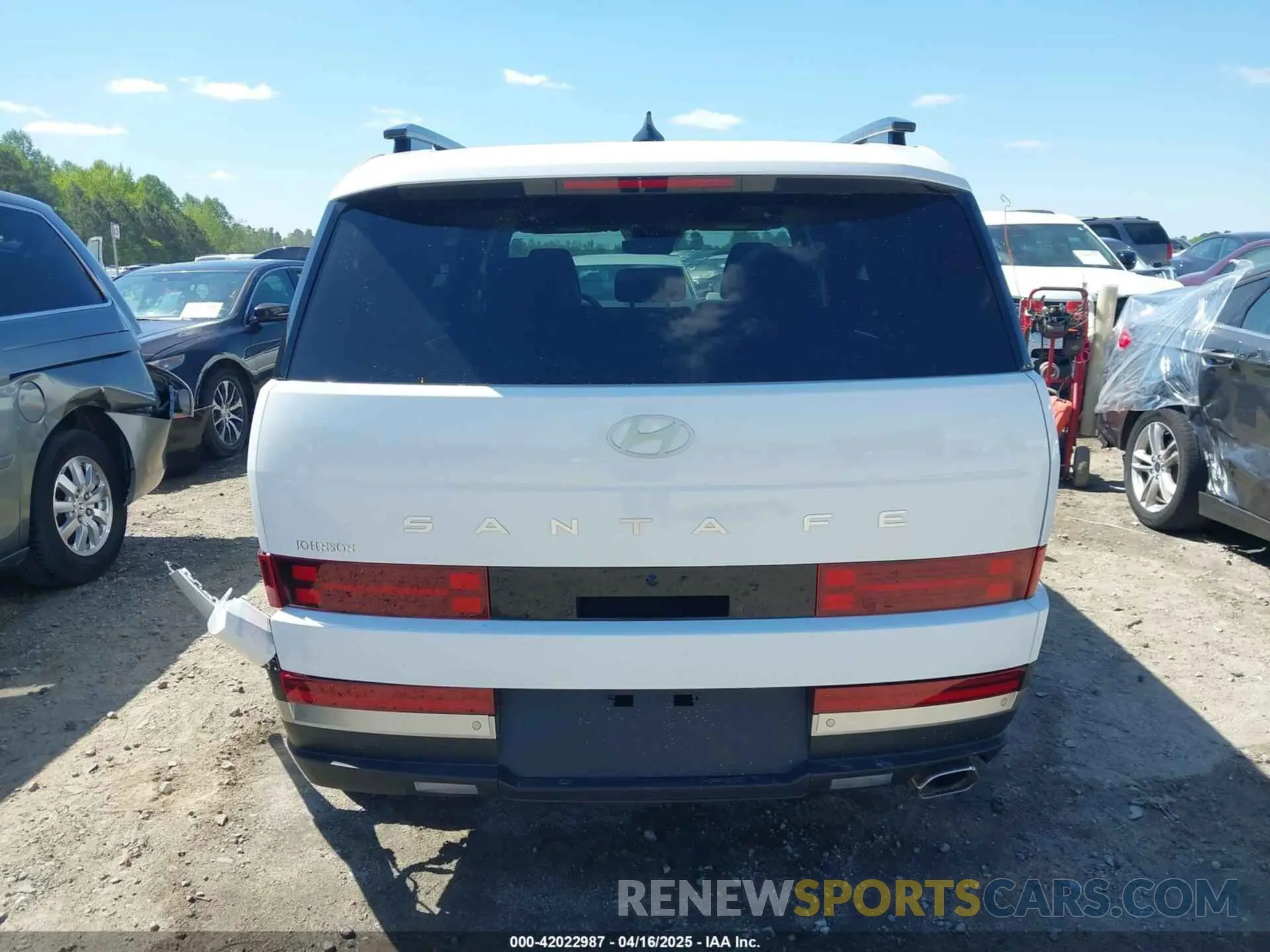 15 Photograph of a damaged car 5NMP44GL8SH085876 HYUNDAI SANTA FE 2025