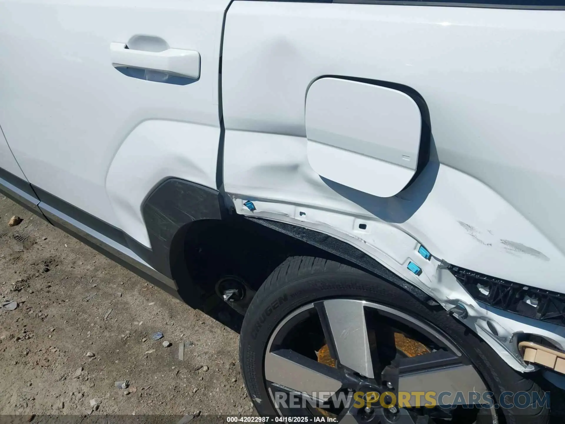 20 Photograph of a damaged car 5NMP44GL8SH085876 HYUNDAI SANTA FE 2025