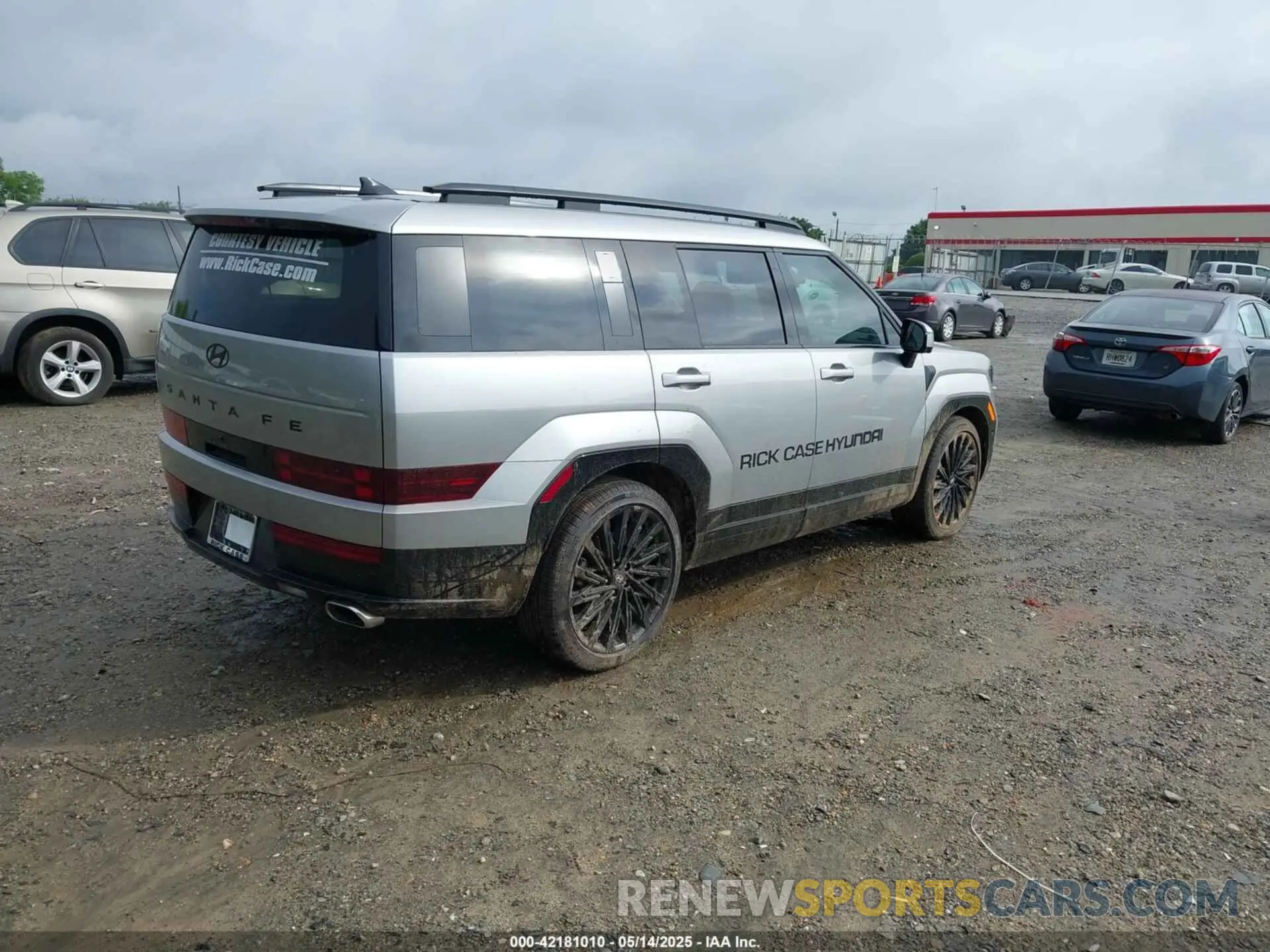 4 Photograph of a damaged car 5NMP54GL5SH071561 HYUNDAI SANTA FE 2025