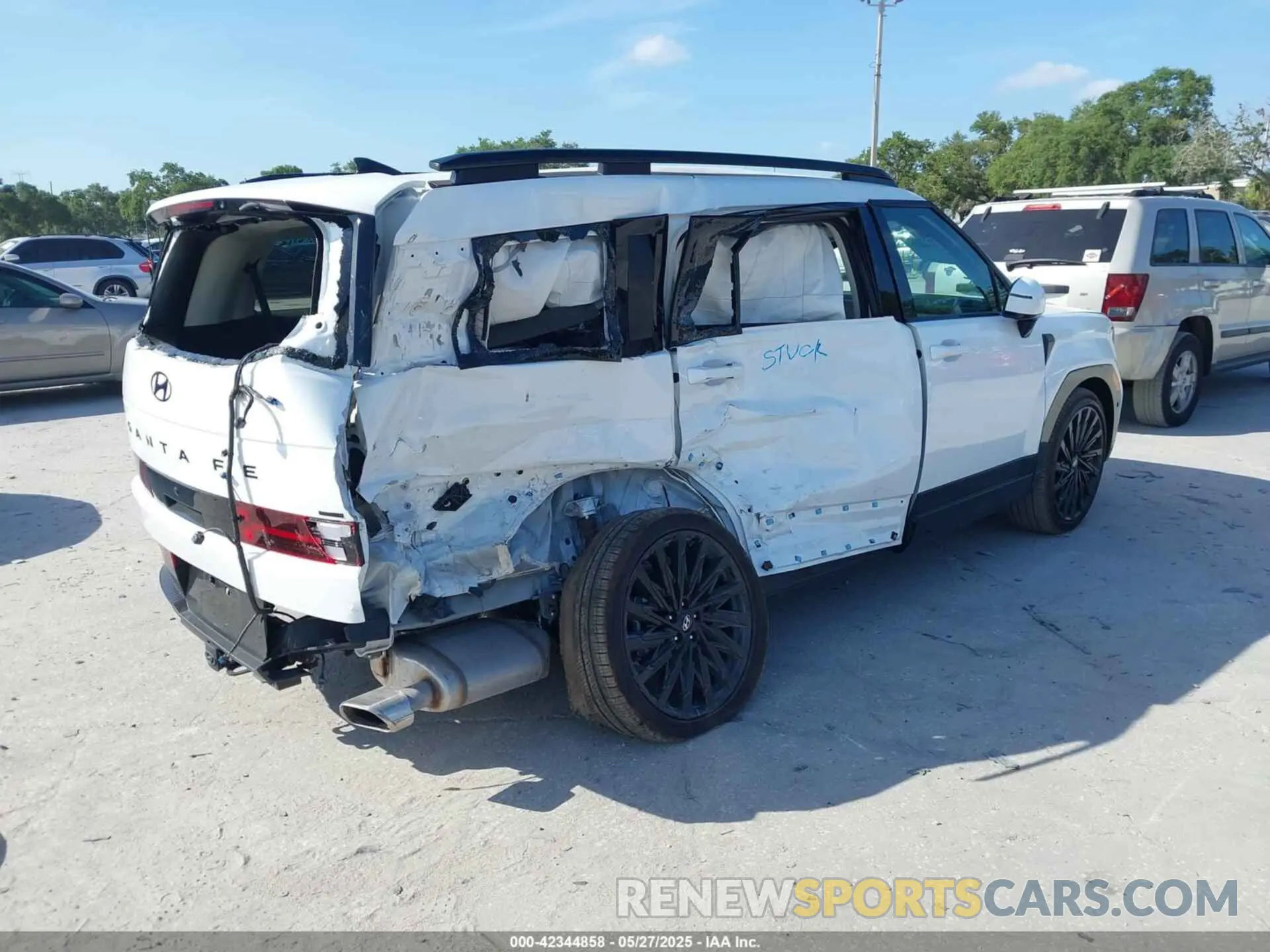 4 Photograph of a damaged car 5NMP5DGL2SH075051 HYUNDAI SANTA FE 2025