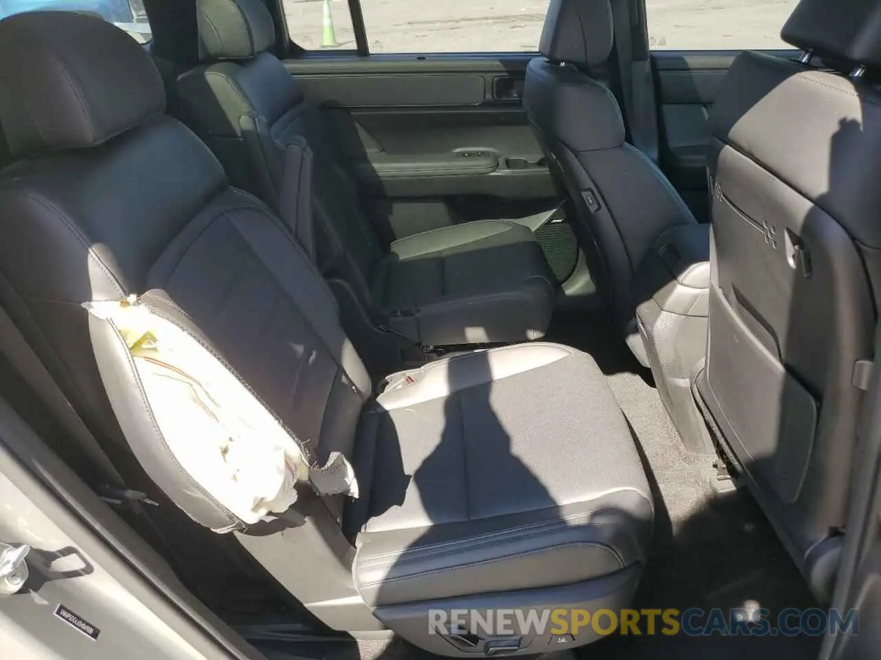 11 Photograph of a damaged car 5NMP5DGL6SH069088 HYUNDAI SANTA FE 2025