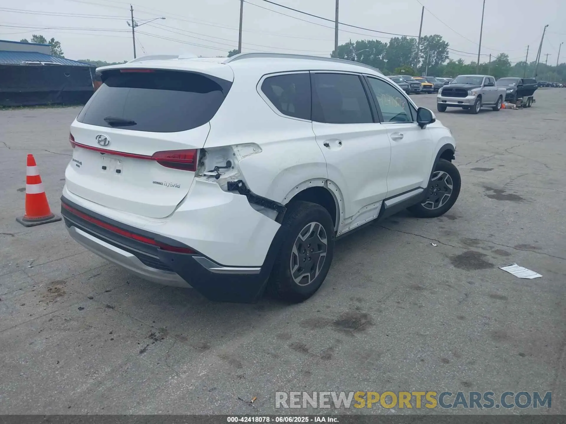 4 Photograph of a damaged car KM8S2DA16NU041259 HYUNDAI SANTA FE HYBRID 2022