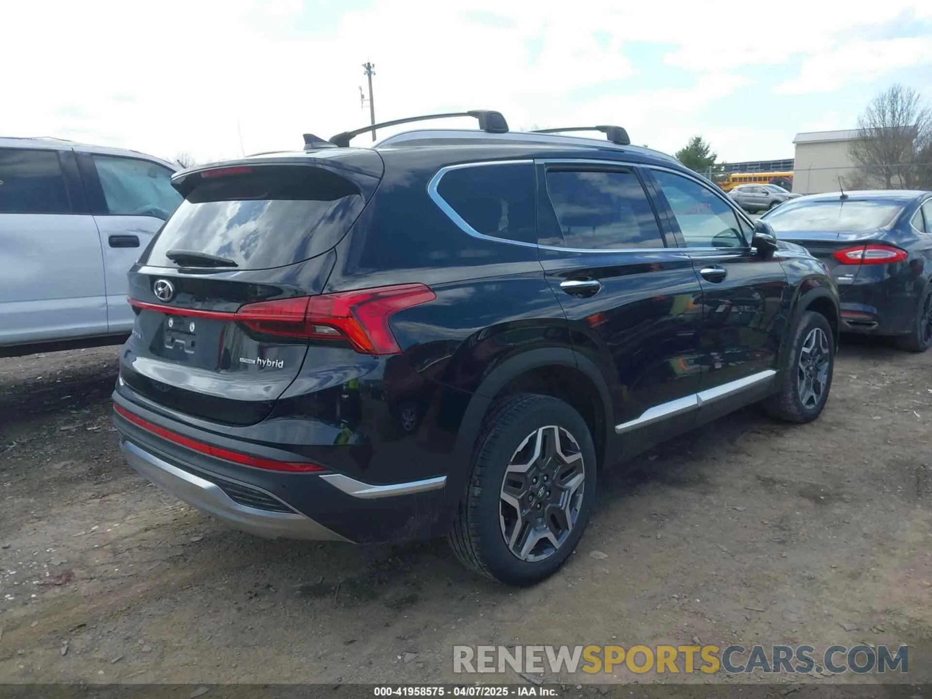 4 Photograph of a damaged car KM8S3DA18NU018319 HYUNDAI SANTA FE HYBRID 2022
