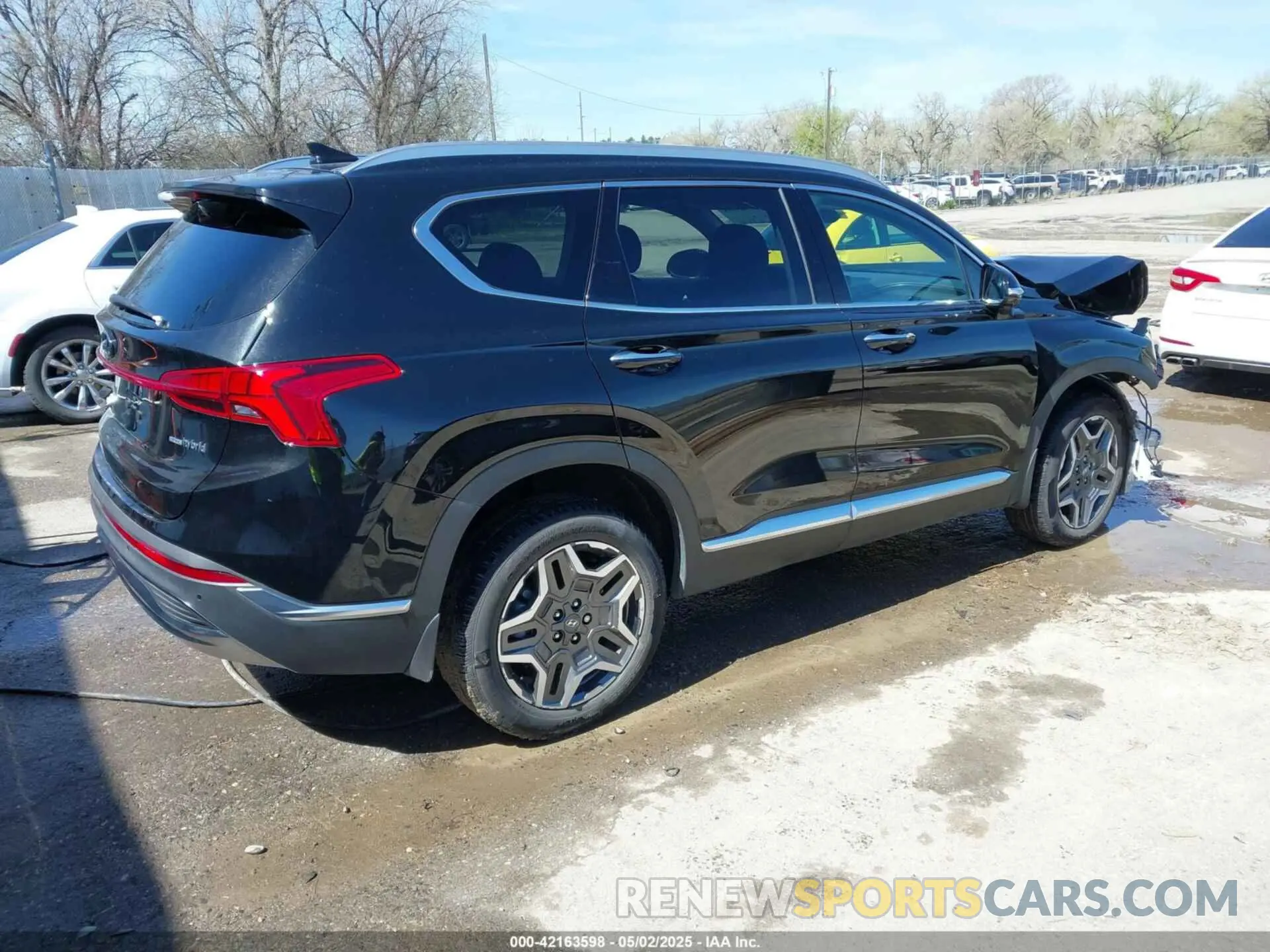4 Photograph of a damaged car 5NMS3DA17PH021596 HYUNDAI SANTA FE HYBRID 2023