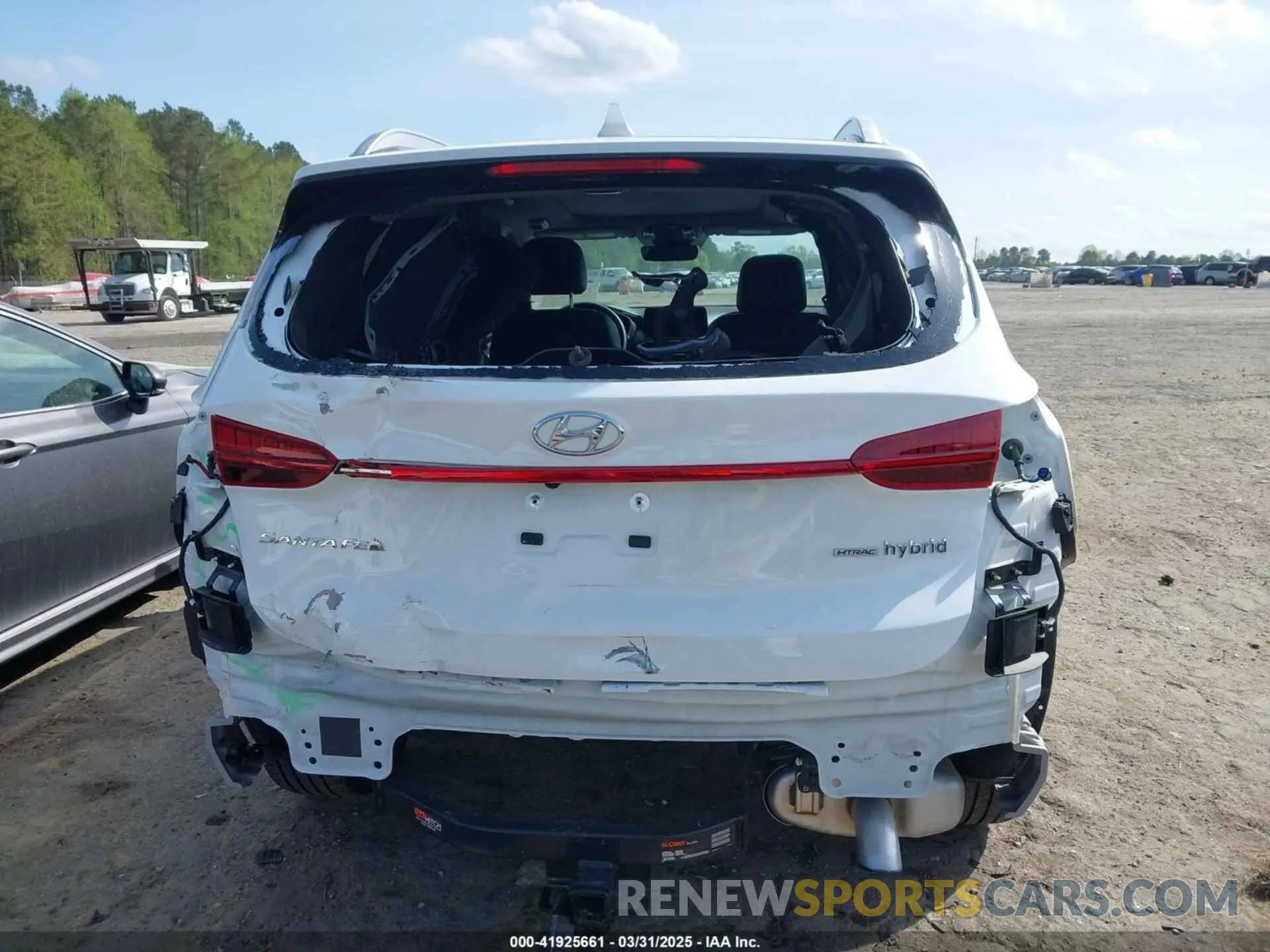 17 Photograph of a damaged car 5NMS3DA19PH008641 HYUNDAI SANTA FE HYBRID 2023