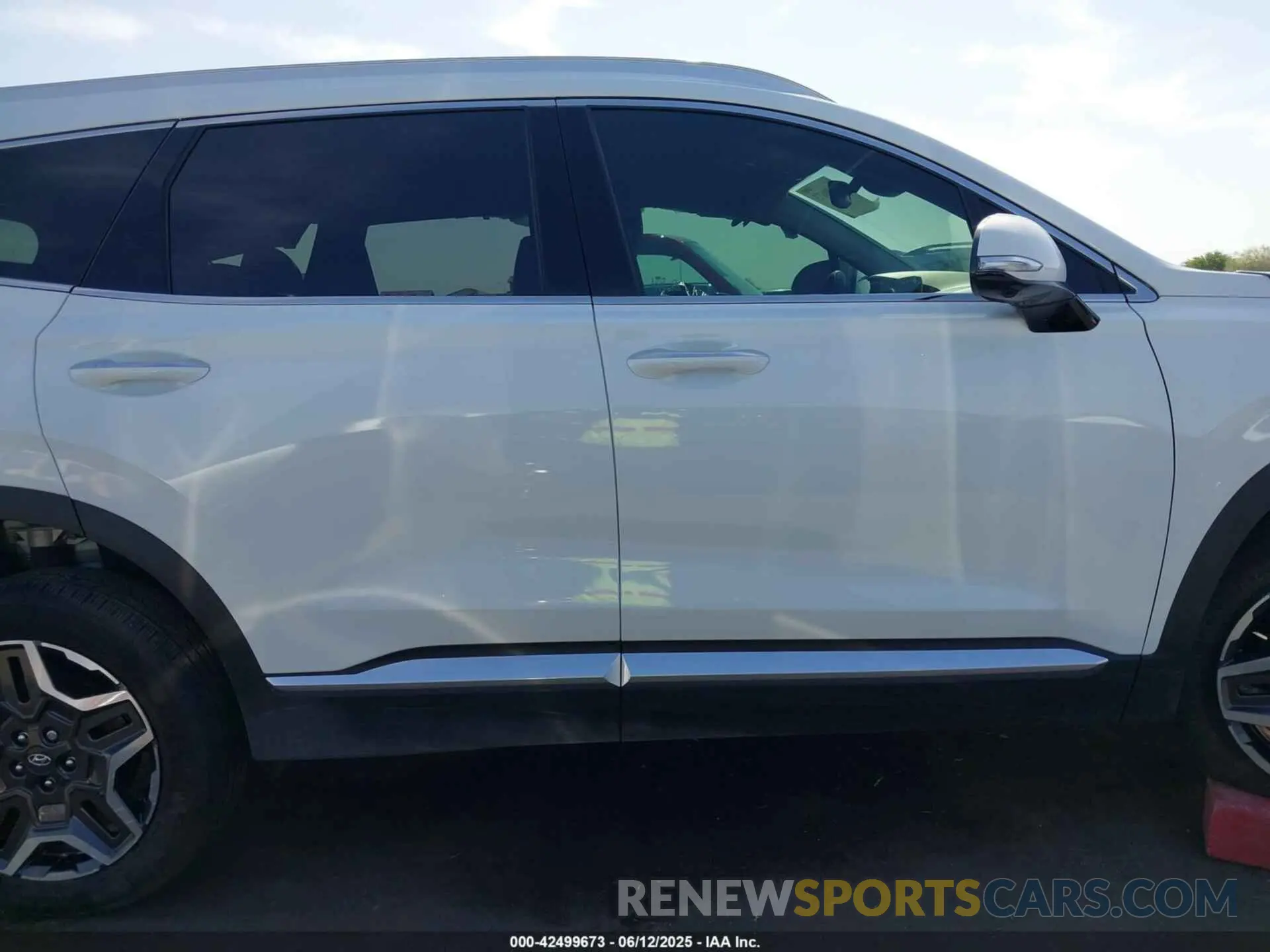 13 Photograph of a damaged car 5NMS3DA19PH018442 HYUNDAI SANTA FE HYBRID 2023
