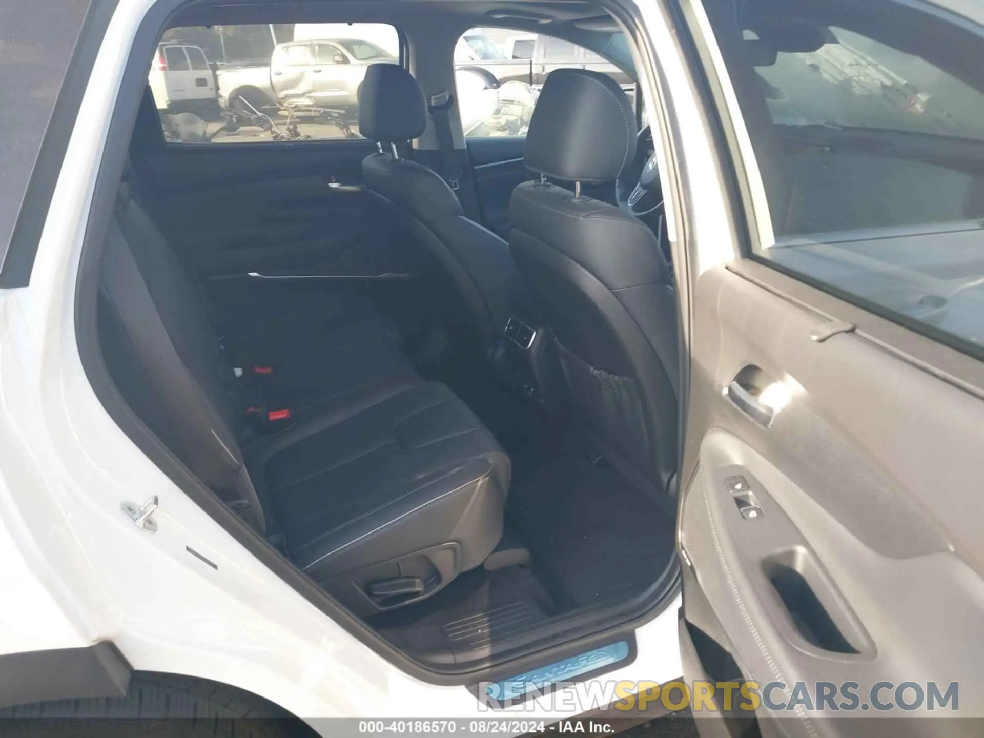 8 Photograph of a damaged car 5NMS5DA10PH002995 HYUNDAI SANTA FE HYBRID 2023