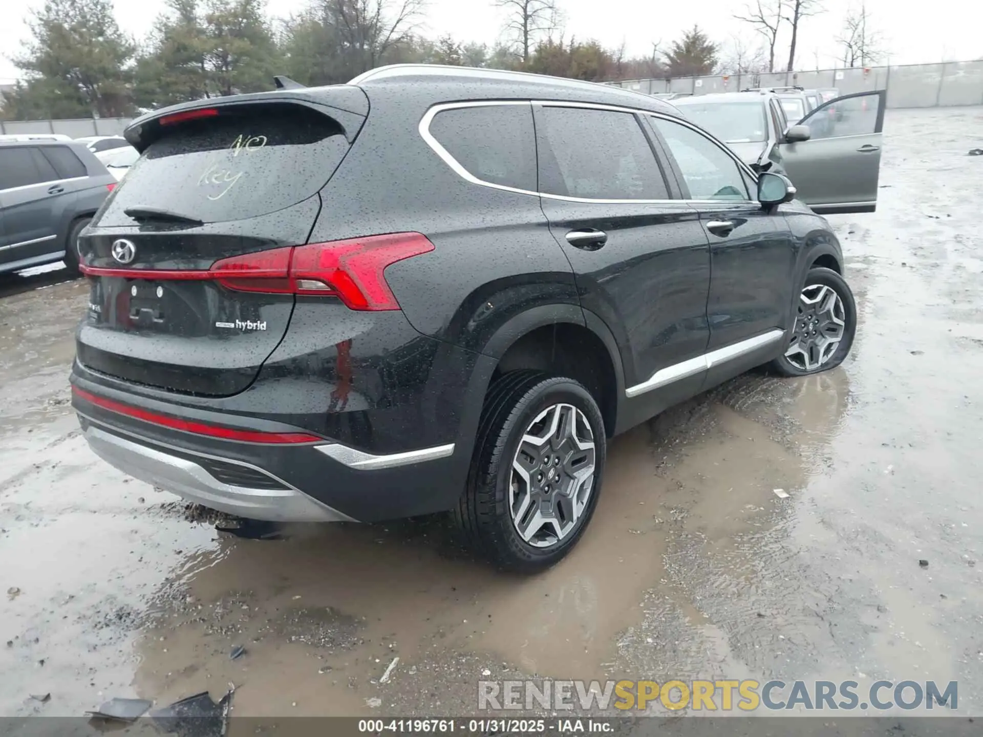 4 Photograph of a damaged car 5NMS5DA11PH013665 HYUNDAI SANTA FE HYBRID 2023
