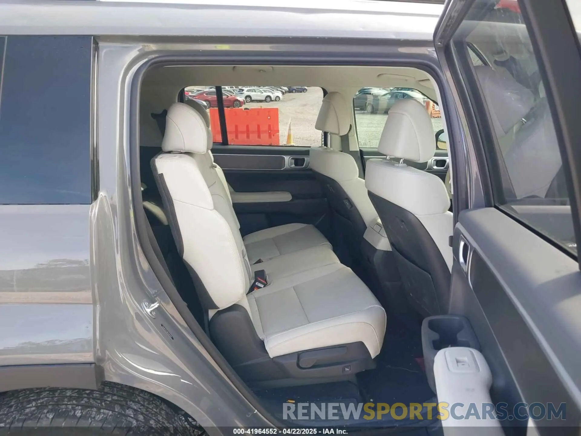 8 Photograph of a damaged car 5NMP24G10RH007199 HYUNDAI SANTA FE HYBRID 2024