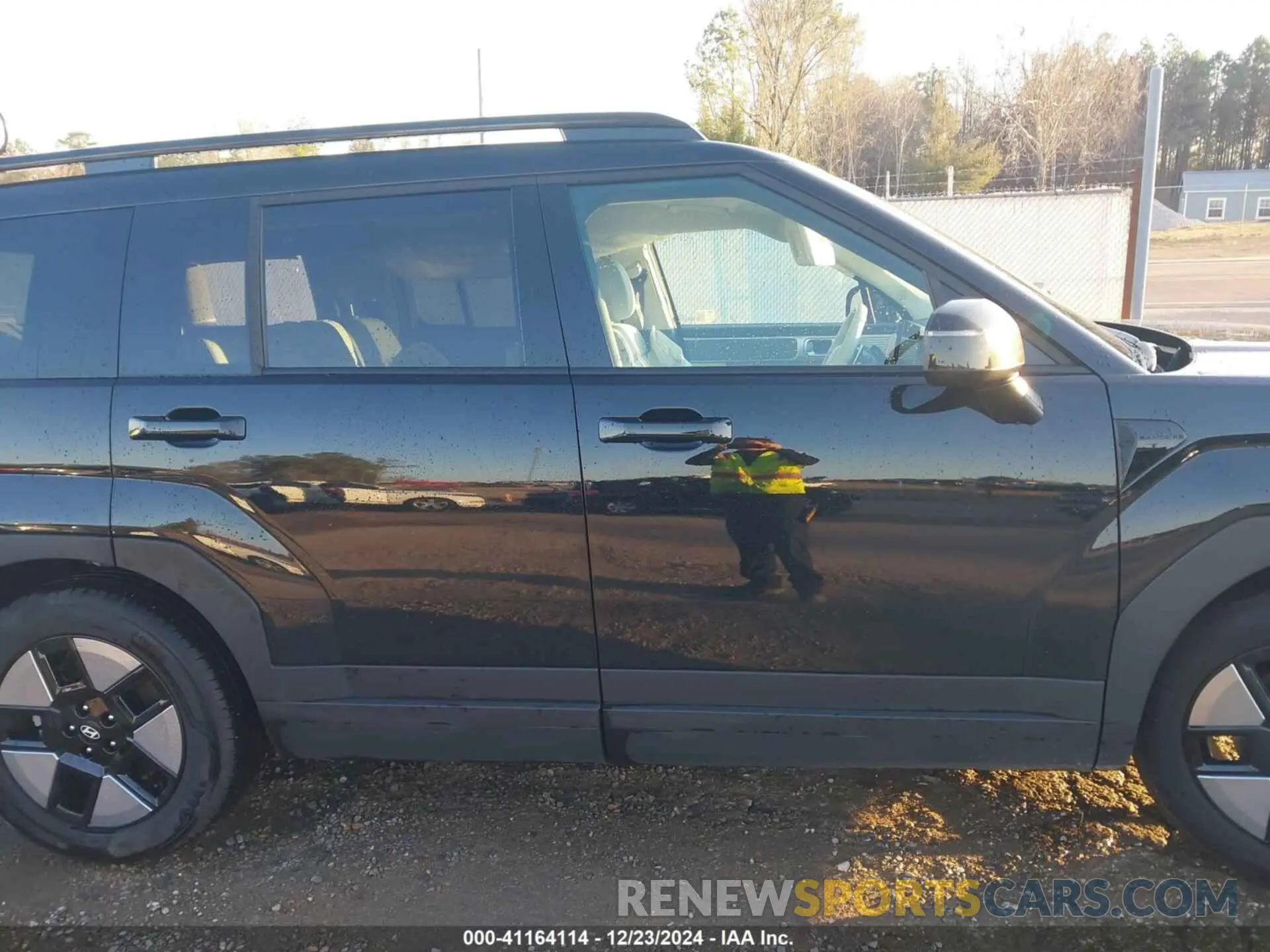 12 Photograph of a damaged car 5NMP2DG13RH010145 HYUNDAI SANTA FE HYBRID 2024