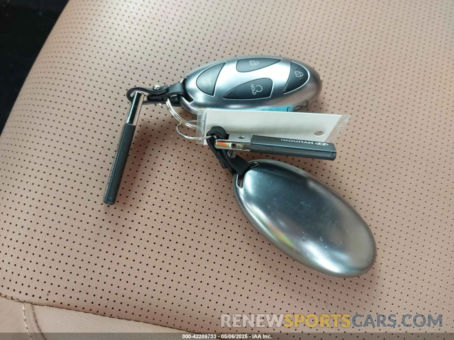 11 Photograph of a damaged car 5NMP3DG13RH005220 HYUNDAI SANTA FE HYBRID 2024