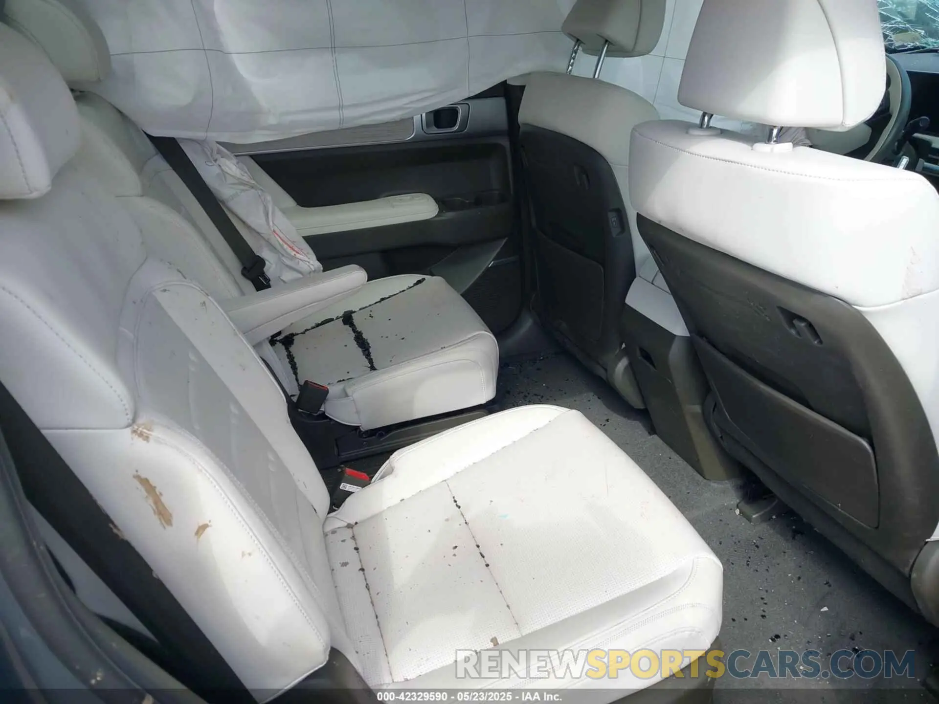 8 Photograph of a damaged car 5NMP5DG18RH008382 HYUNDAI SANTA FE HYBRID 2024