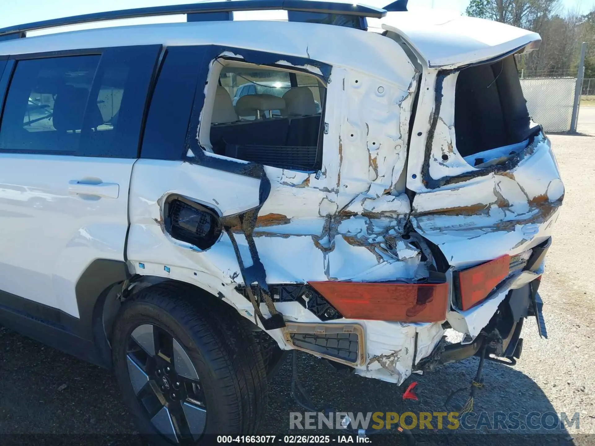 18 Photograph of a damaged car 5NMP24G12SH022695 HYUNDAI SANTA FE HYBRID 2025