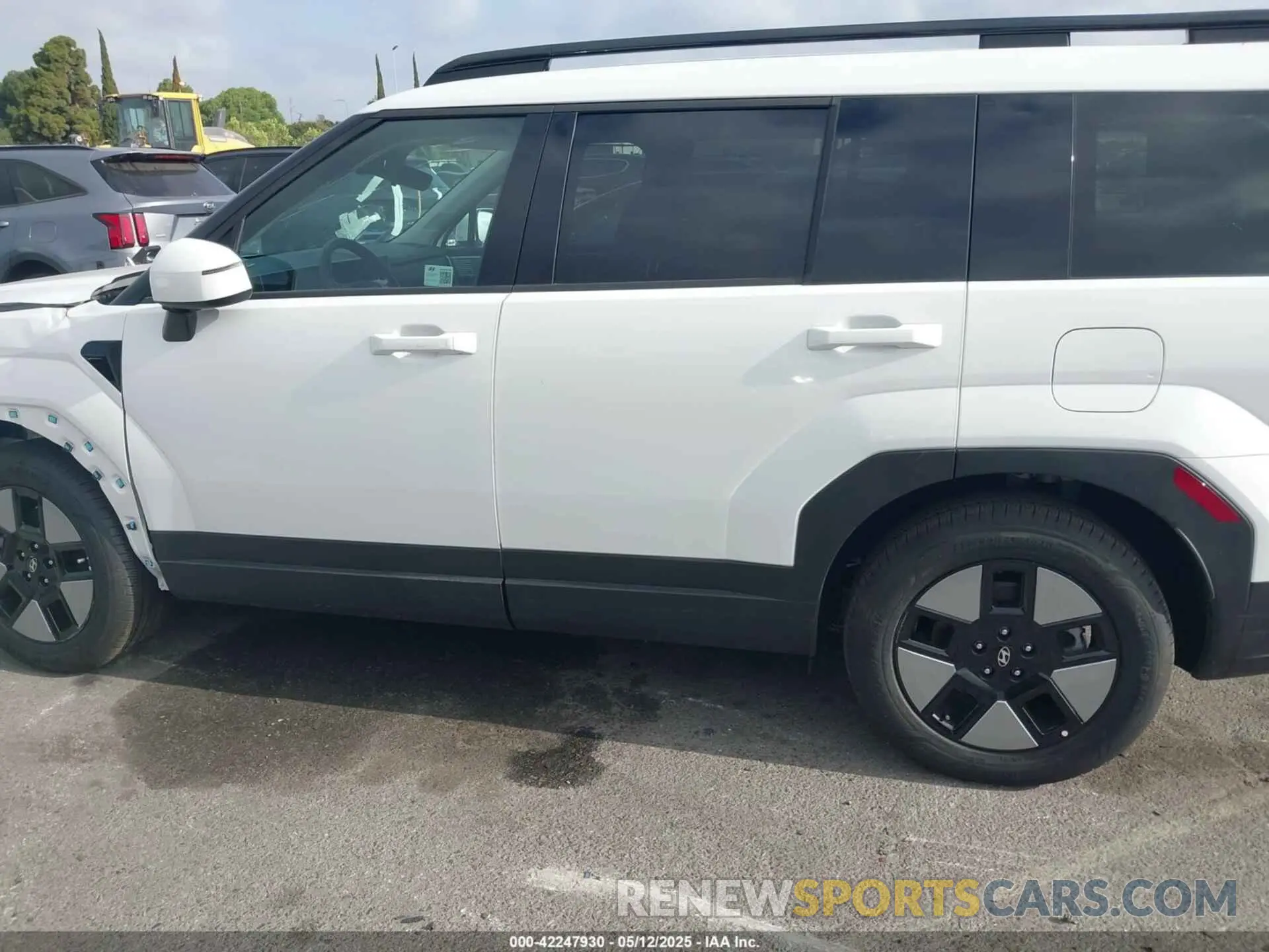 14 Photograph of a damaged car 5NMP24G1XSH017731 HYUNDAI SANTA FE HYBRID 2025