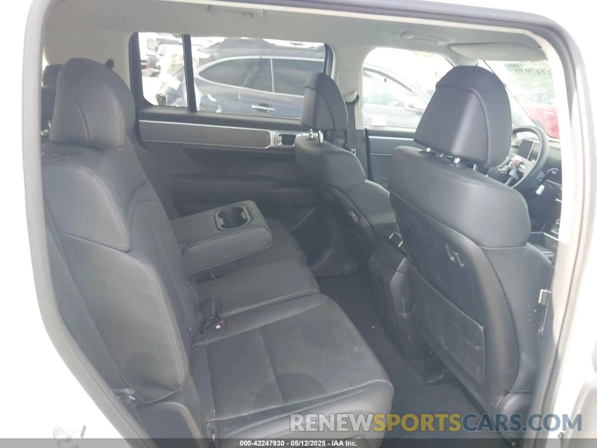 8 Photograph of a damaged car 5NMP24G1XSH017731 HYUNDAI SANTA FE HYBRID 2025