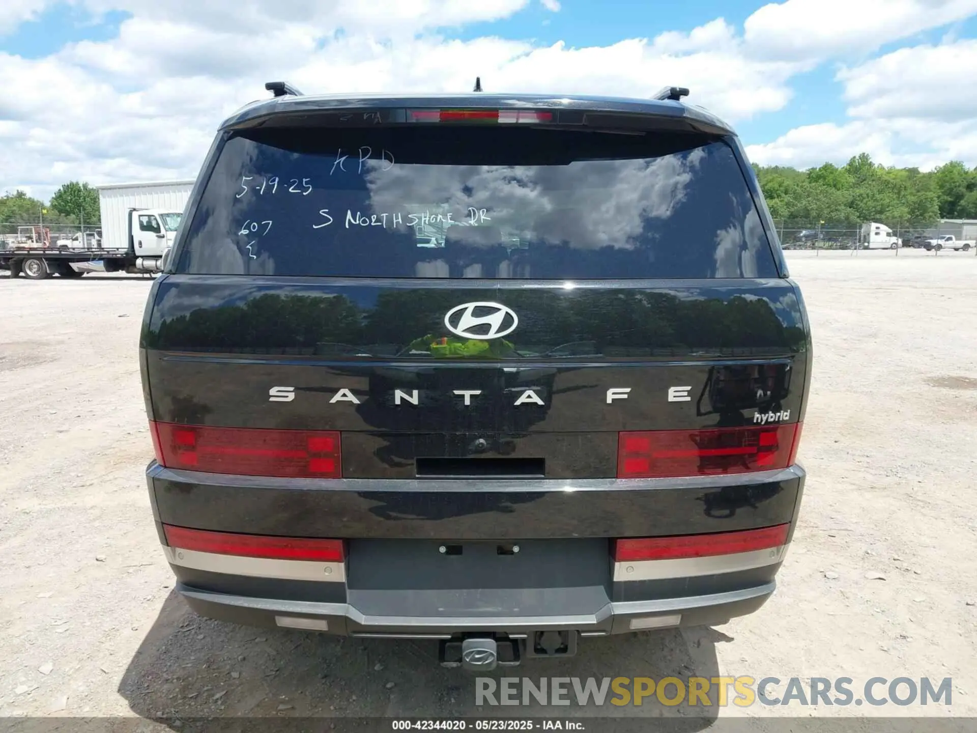 16 Photograph of a damaged car 5NMP34G11SH030610 HYUNDAI SANTA FE HYBRID 2025
