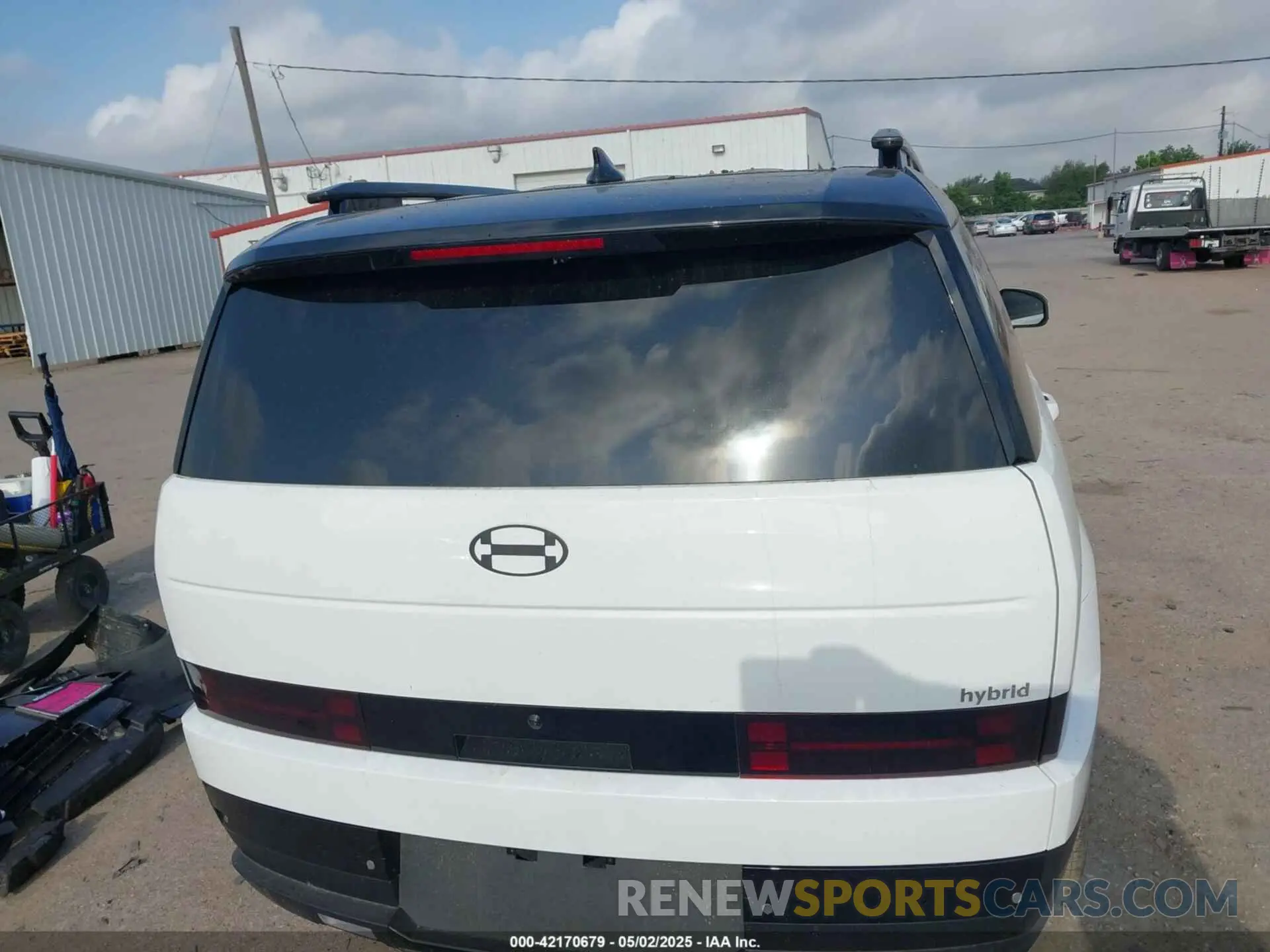 17 Photograph of a damaged car 5NMP34G19SH042097 HYUNDAI SANTA FE HYBRID 2025