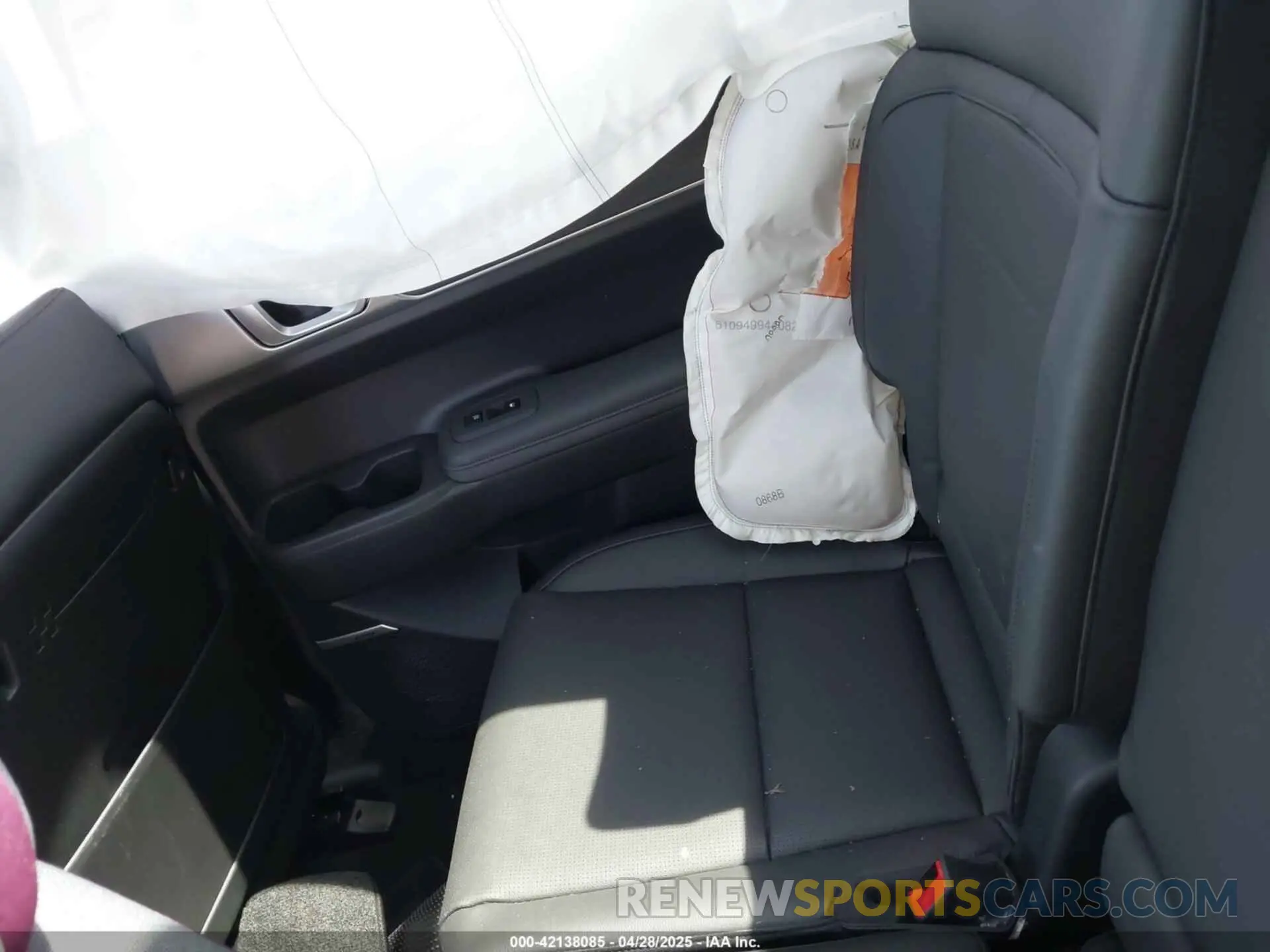 8 Photograph of a damaged car 5NMP3DG1XSH034624 HYUNDAI SANTA FE HYBRID 2025