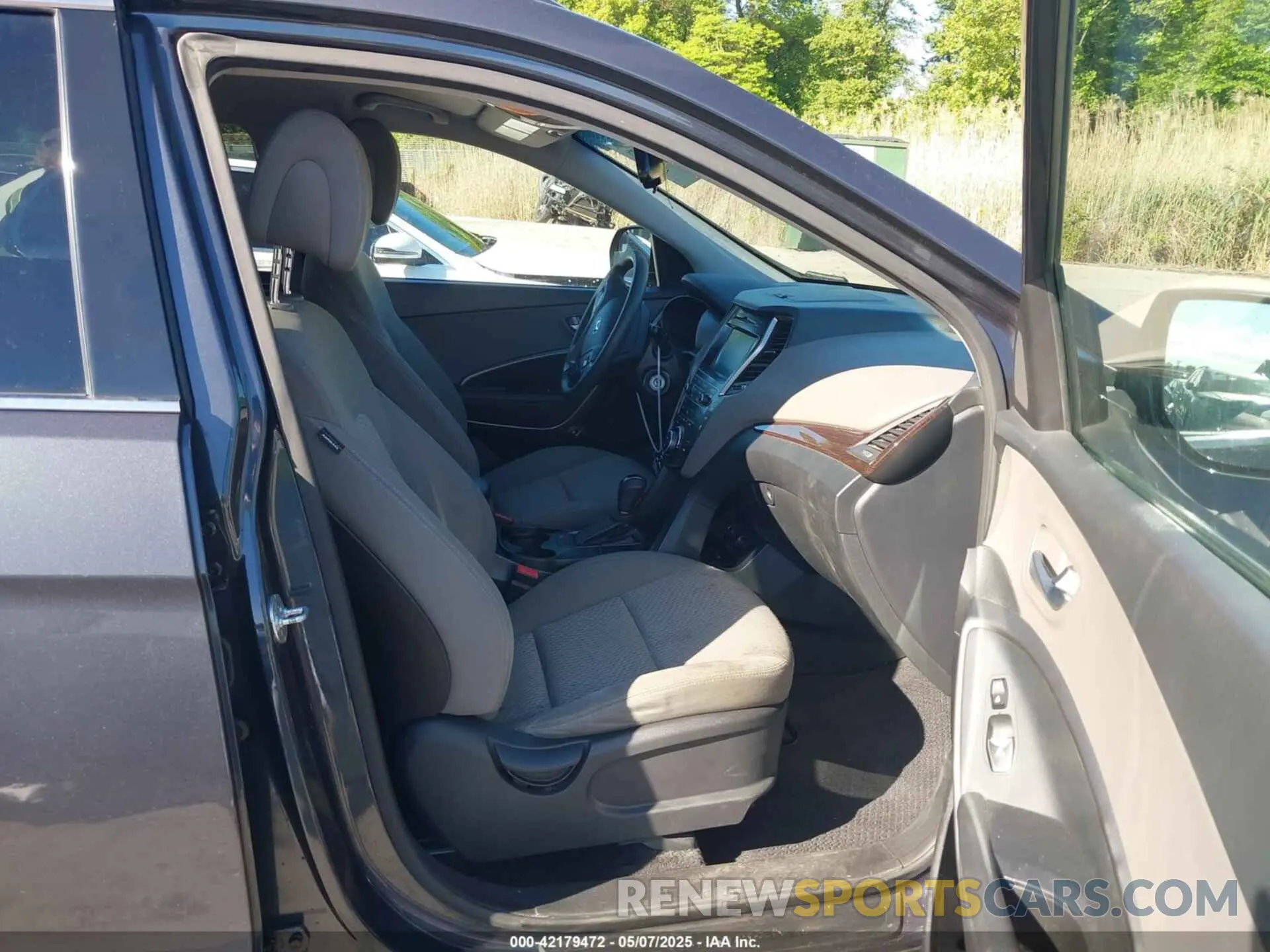 5 Photograph of a damaged car KM8SM4HF3KU303746 HYUNDAI SANTA FE XL 2019