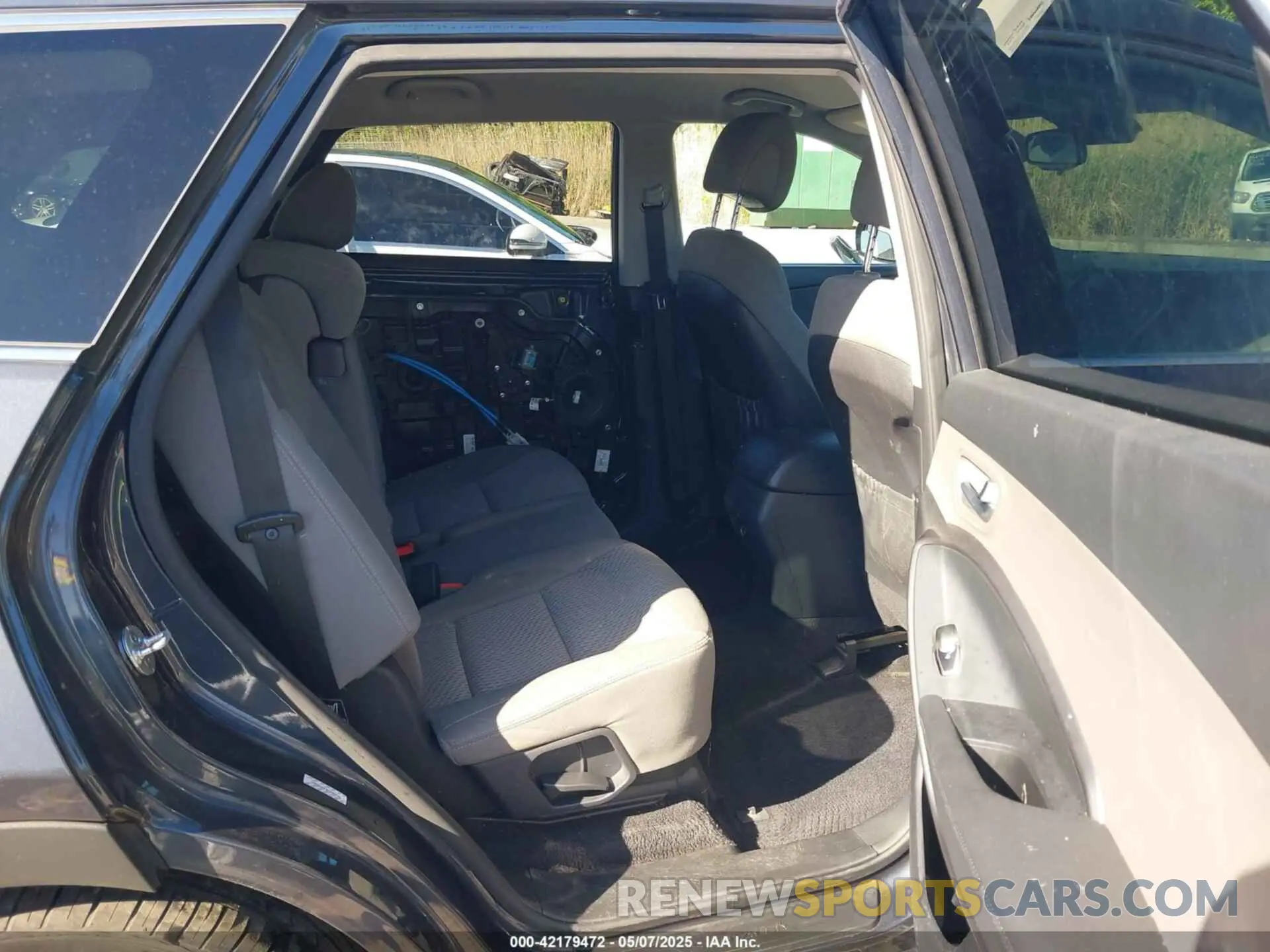 8 Photograph of a damaged car KM8SM4HF3KU303746 HYUNDAI SANTA FE XL 2019