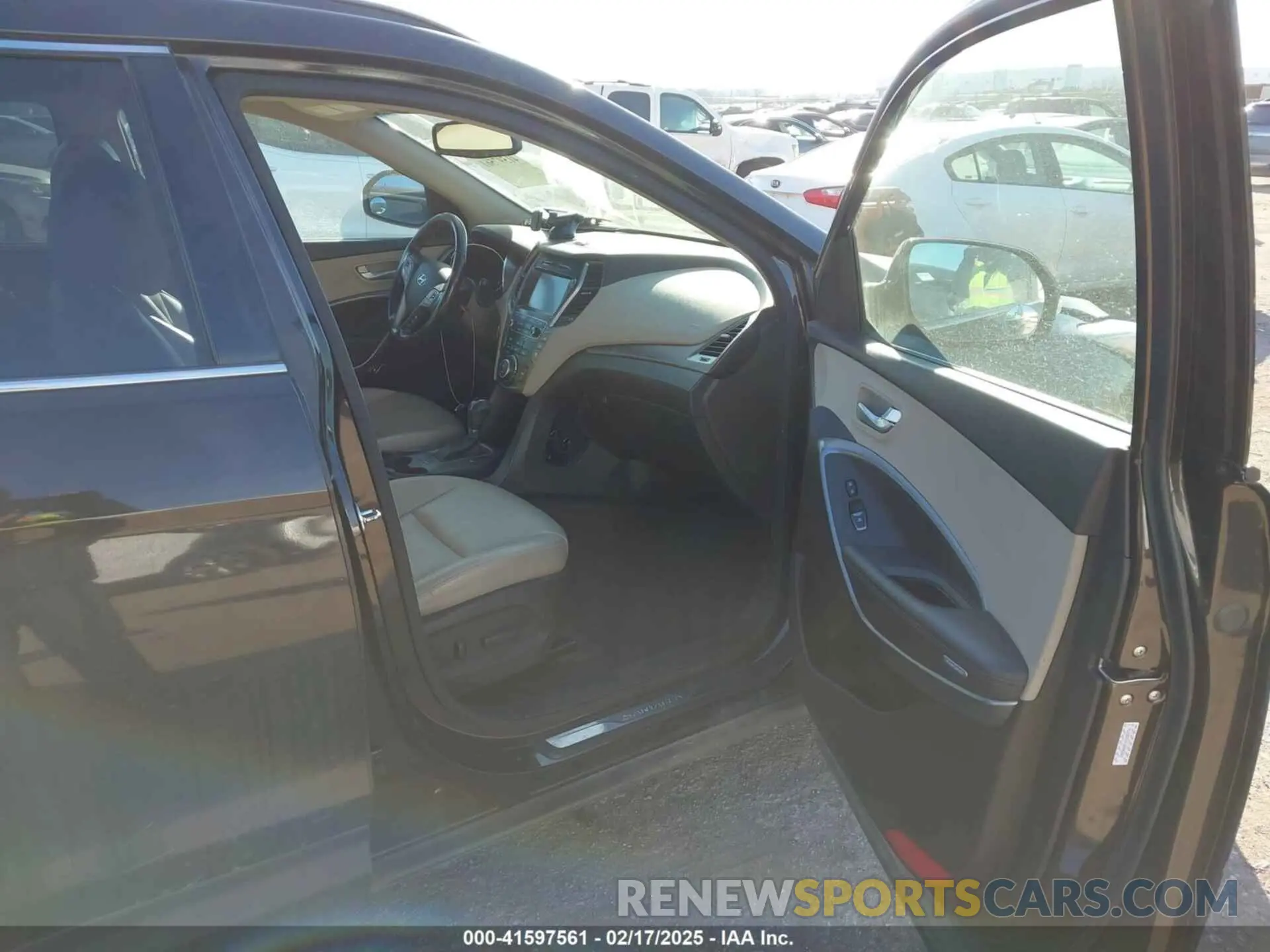 5 Photograph of a damaged car KM8SN4HF1KU299774 HYUNDAI SANTA FE XL 2019