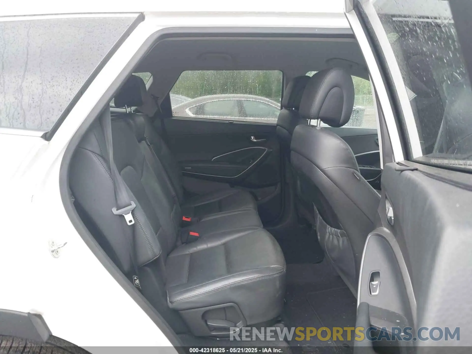 8 Photograph of a damaged car KM8SNDHFXKU307497 HYUNDAI SANTA FE XL 2019