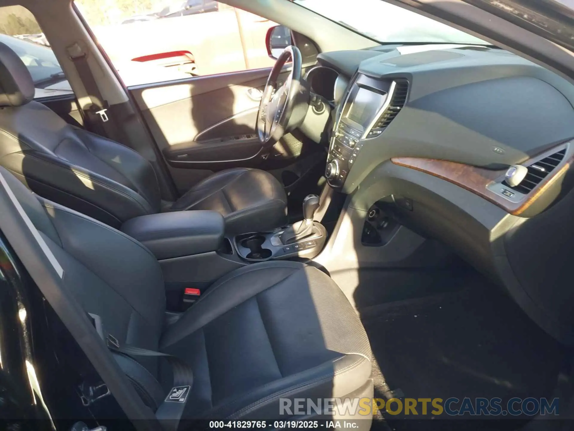 5 Photograph of a damaged car KM8SR4HF7KU304738 HYUNDAI SANTA FE XL 2019