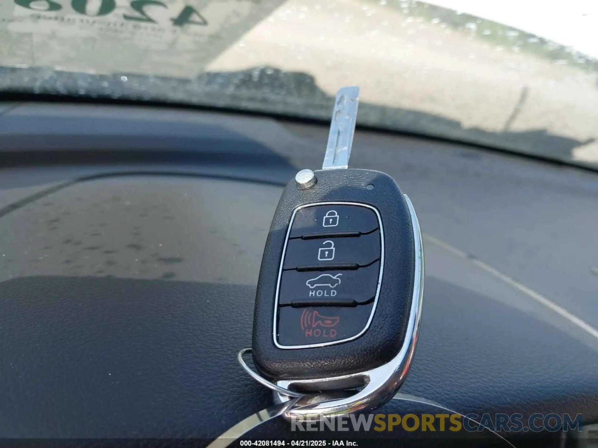 11 Photograph of a damaged car 5NPE24AA6KH775276 HYUNDAI SONATA 2019