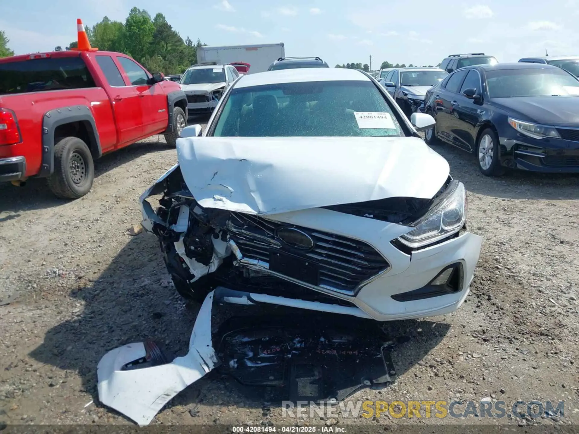 13 Photograph of a damaged car 5NPE24AA6KH775276 HYUNDAI SONATA 2019