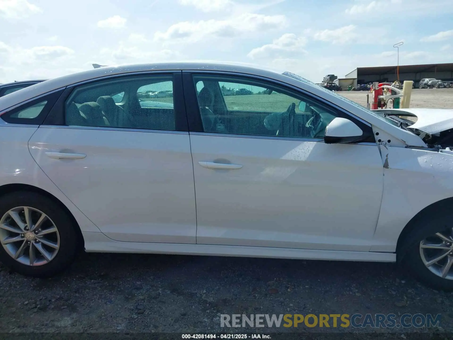 14 Photograph of a damaged car 5NPE24AA6KH775276 HYUNDAI SONATA 2019