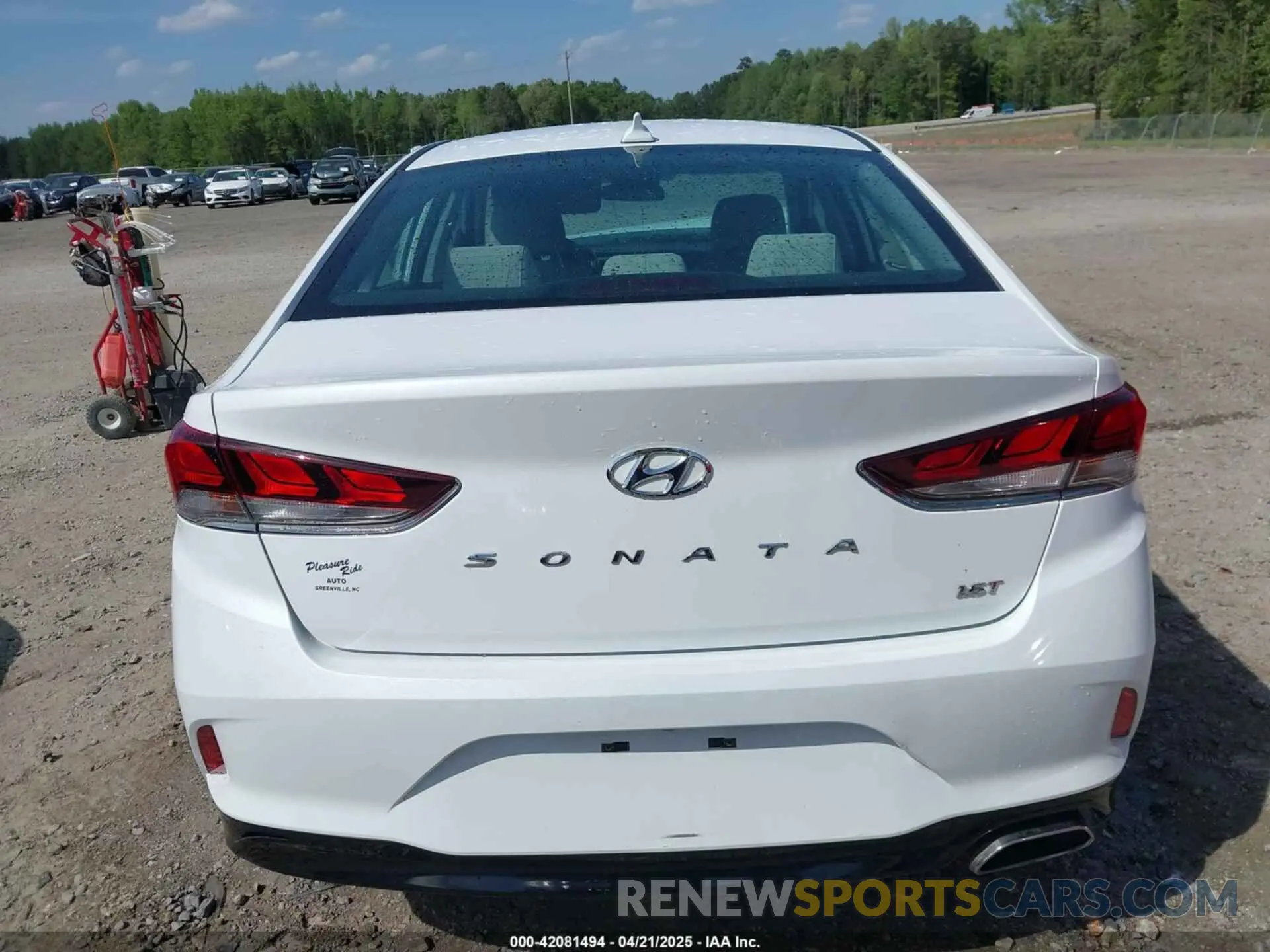 17 Photograph of a damaged car 5NPE24AA6KH775276 HYUNDAI SONATA 2019