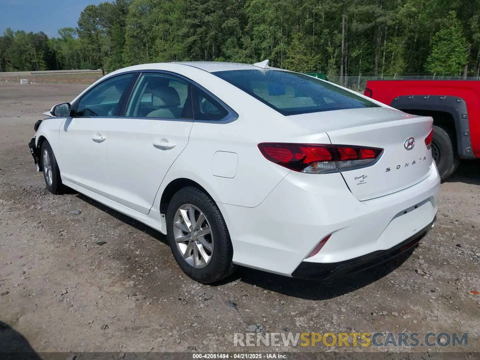 3 Photograph of a damaged car 5NPE24AA6KH775276 HYUNDAI SONATA 2019