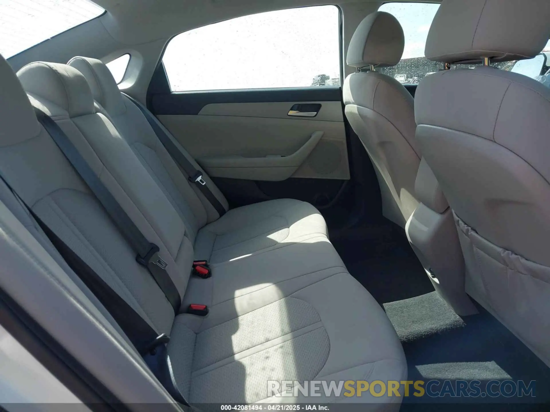 8 Photograph of a damaged car 5NPE24AA6KH775276 HYUNDAI SONATA 2019