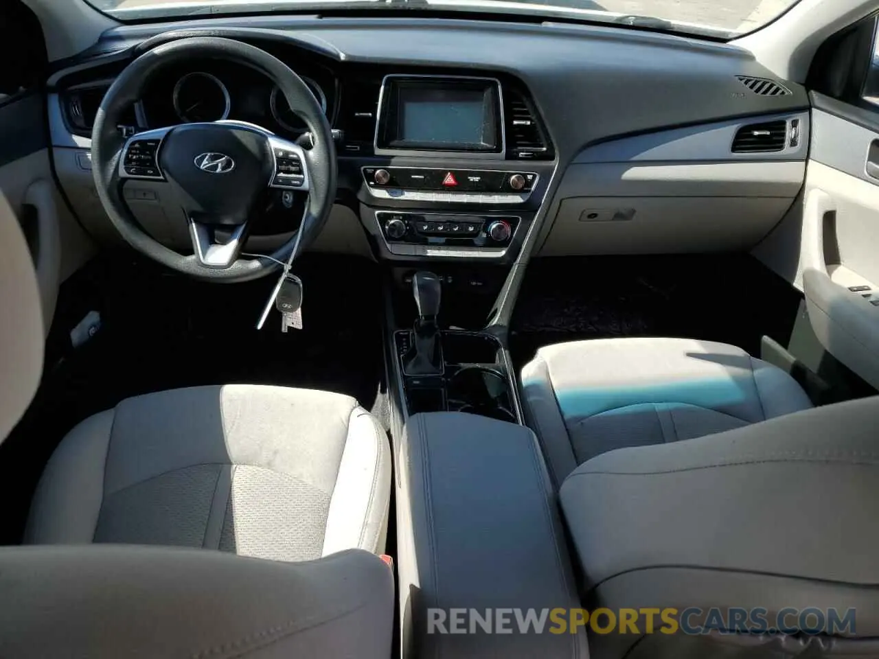 8 Photograph of a damaged car 5NPE24AA6KH775293 HYUNDAI SONATA 2019