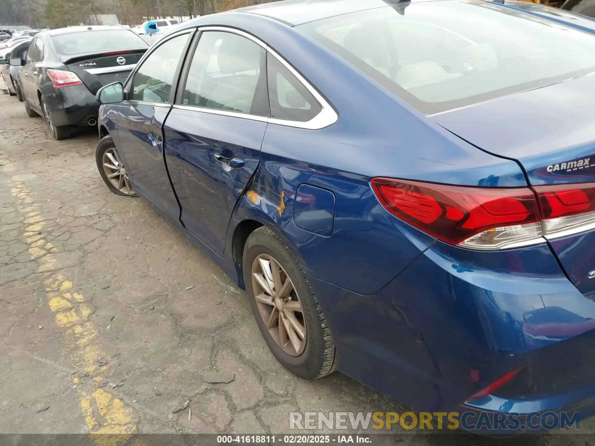 16 Photograph of a damaged car 5NPE24AF0KH737313 HYUNDAI SONATA 2019