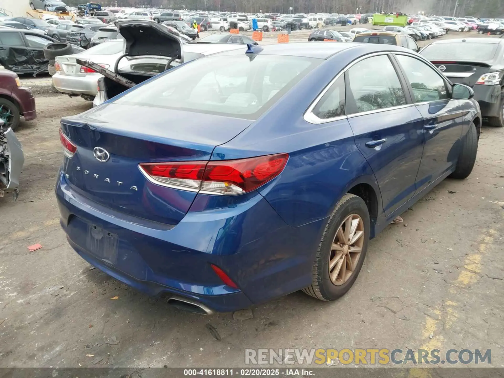 4 Photograph of a damaged car 5NPE24AF0KH737313 HYUNDAI SONATA 2019