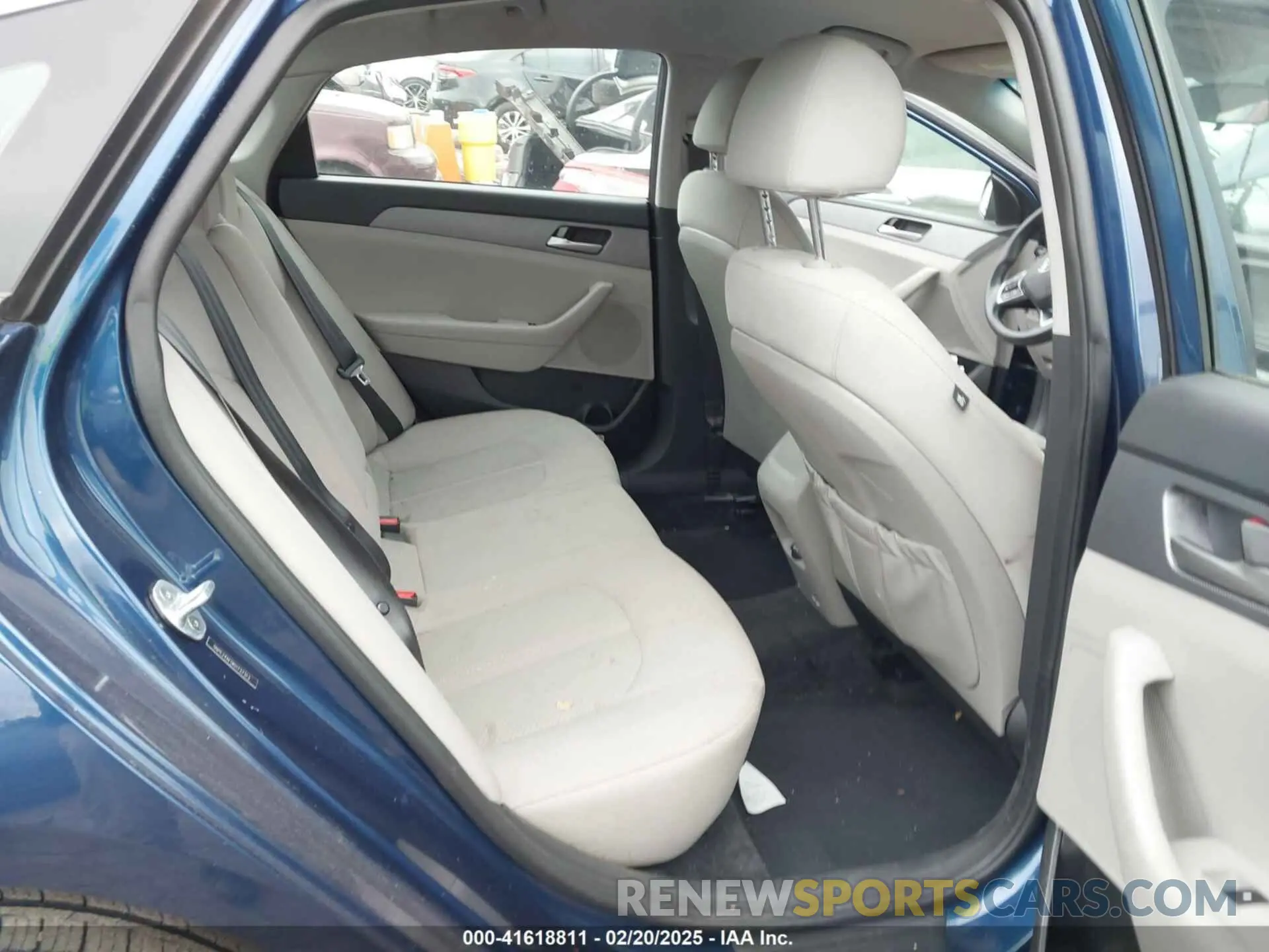 8 Photograph of a damaged car 5NPE24AF0KH737313 HYUNDAI SONATA 2019