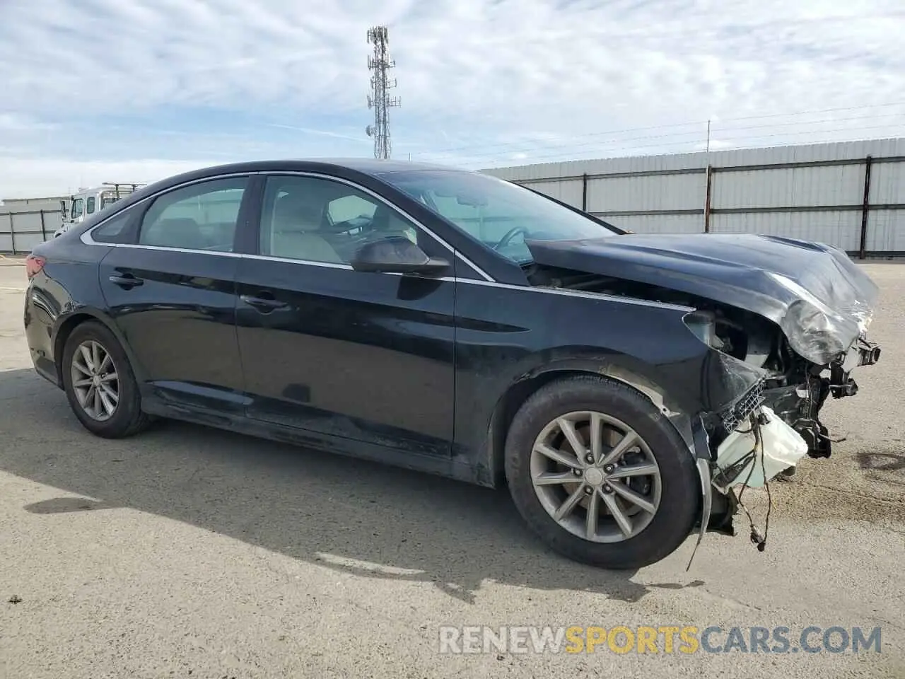 4 Photograph of a damaged car 5NPE24AF0KH738316 HYUNDAI SONATA 2019