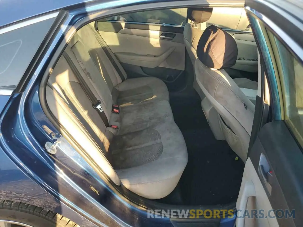 10 Photograph of a damaged car 5NPE24AF0KH738882 HYUNDAI SONATA 2019