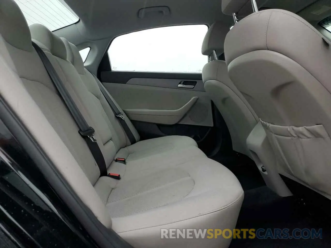 10 Photograph of a damaged car 5NPE24AF0KH742088 HYUNDAI SONATA 2019