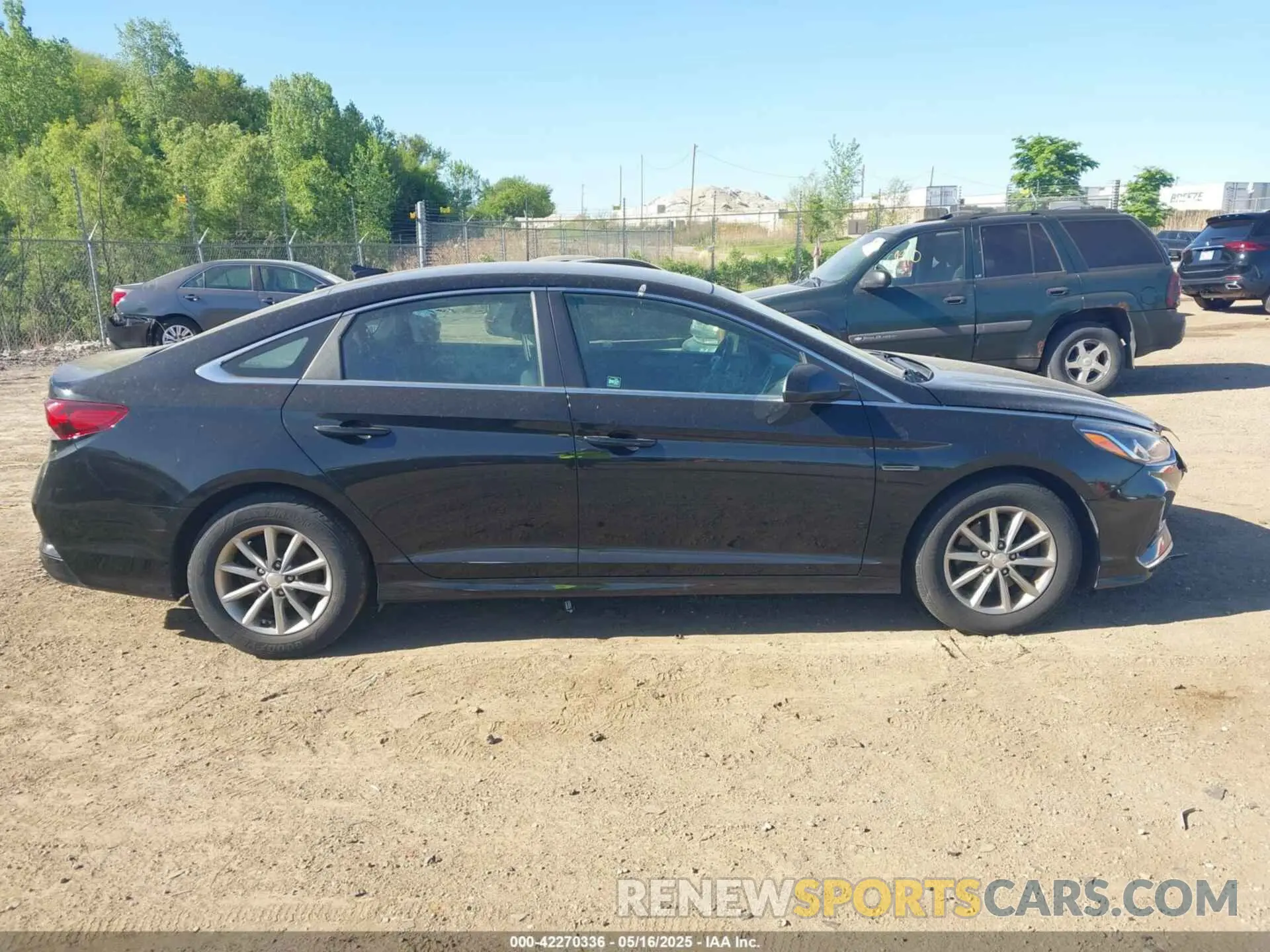 14 Photograph of a damaged car 5NPE24AF0KH746755 HYUNDAI SONATA 2019