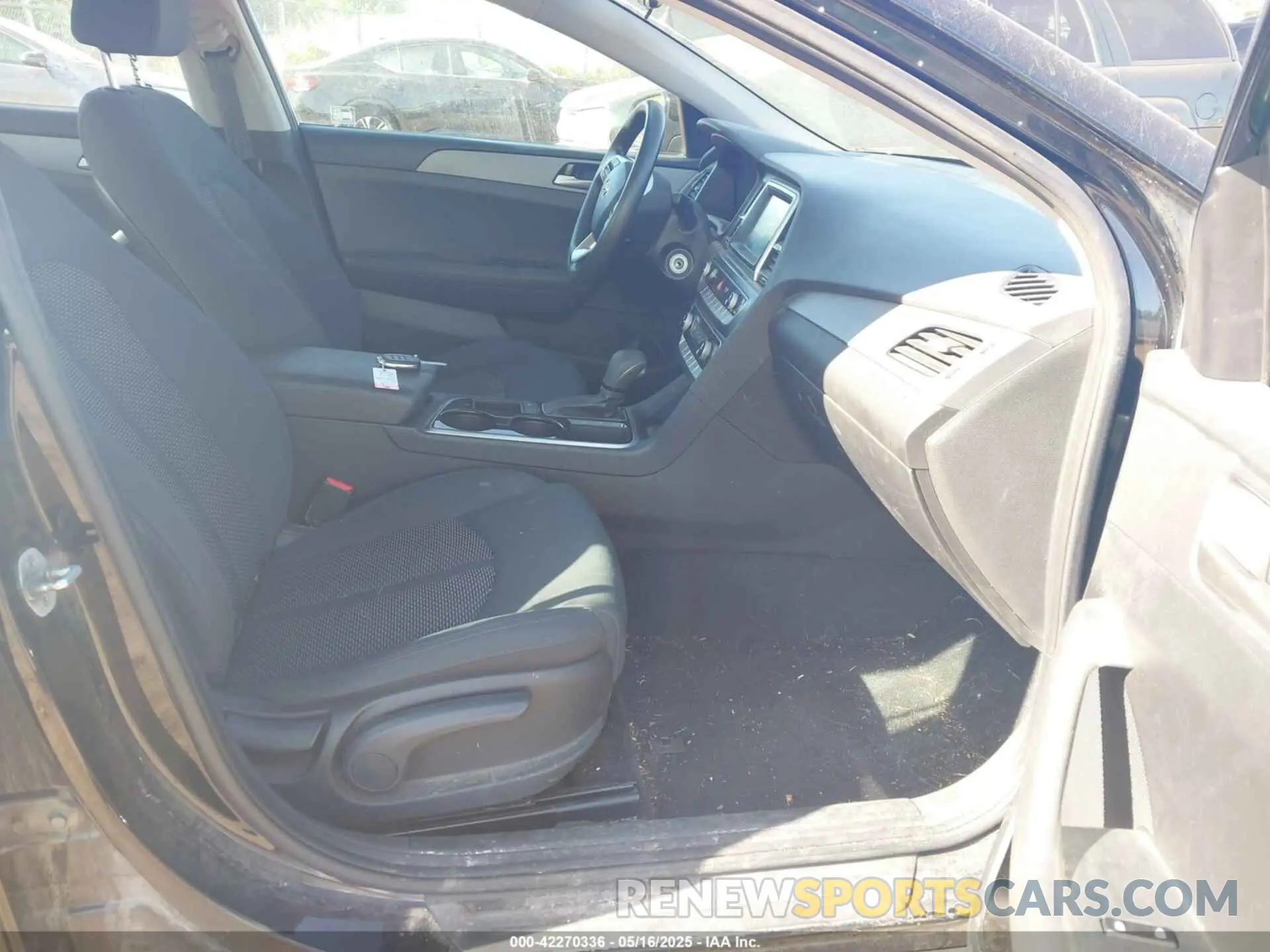 5 Photograph of a damaged car 5NPE24AF0KH746755 HYUNDAI SONATA 2019