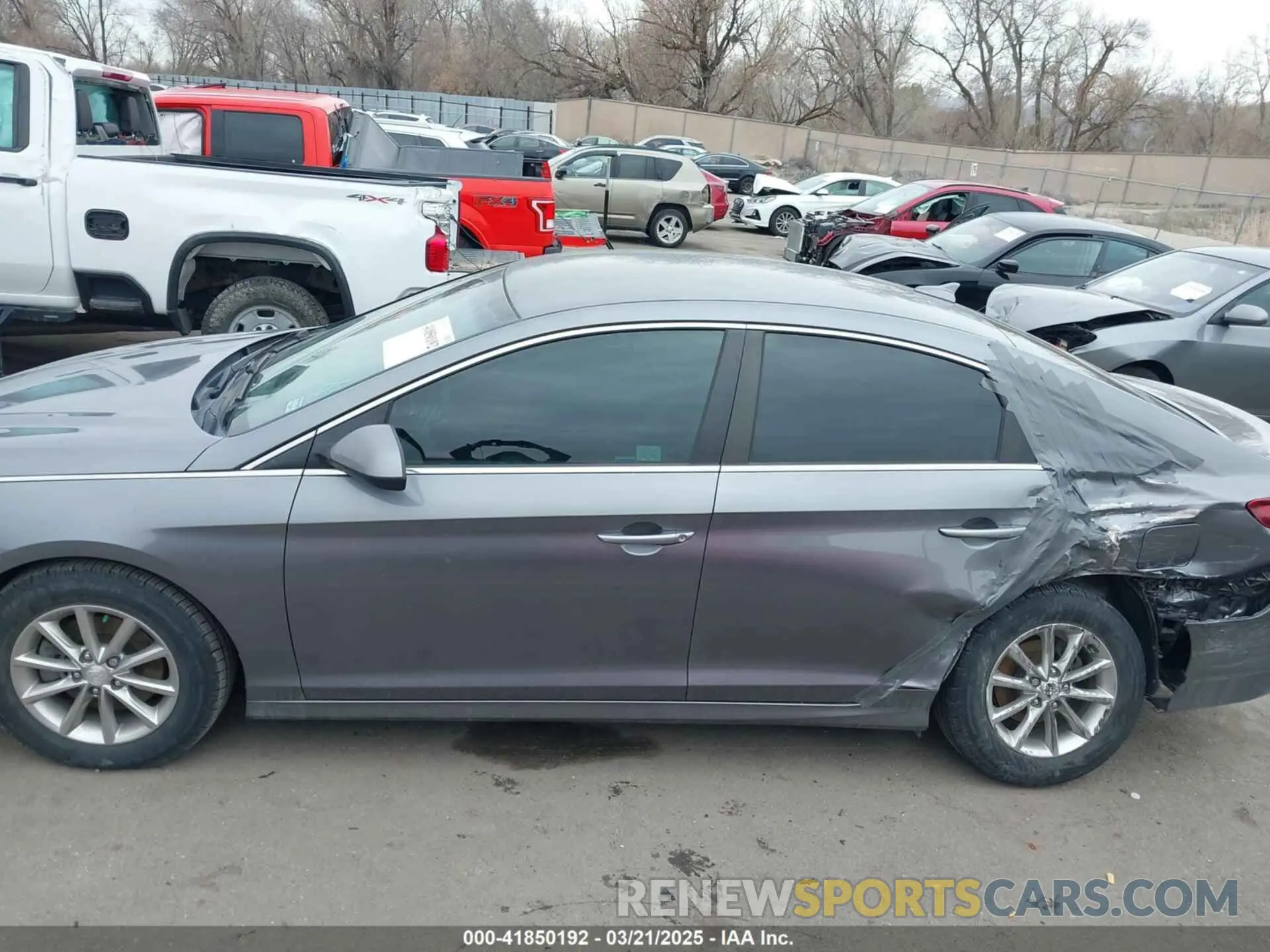 14 Photograph of a damaged car 5NPE24AF0KH749199 HYUNDAI SONATA 2019